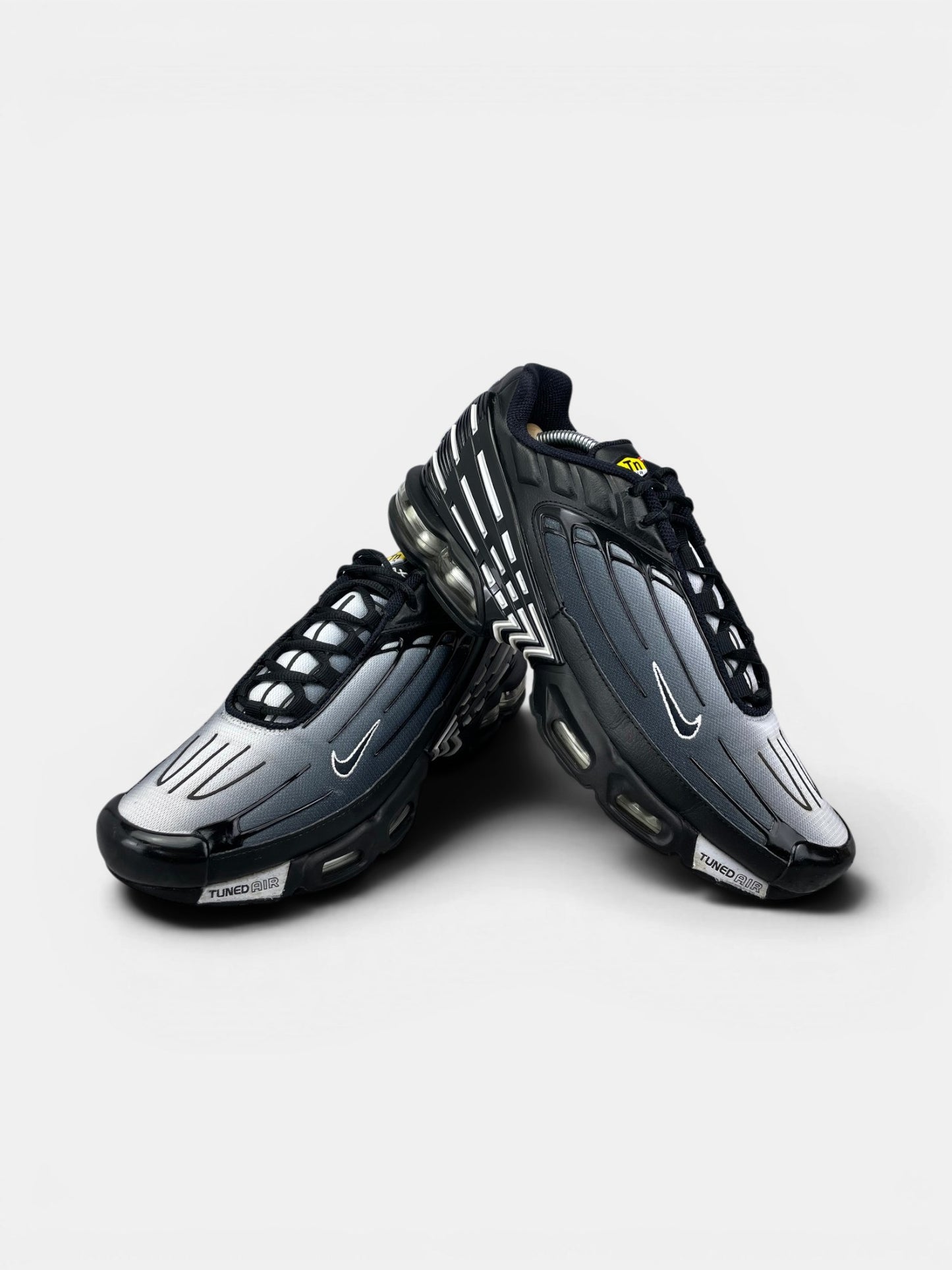 Nike Air Max Plus 3 Black White — buty sportowe męskie w bardzo dobrym stanie rozmiar 44.5, boczny profil