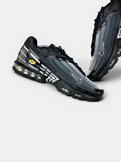 Nike Air Max Plus 3 Black White — buty sportowe męskie w bardzo dobrym stanie rozmiar 44.5, wewnętrzny panel lewego buta