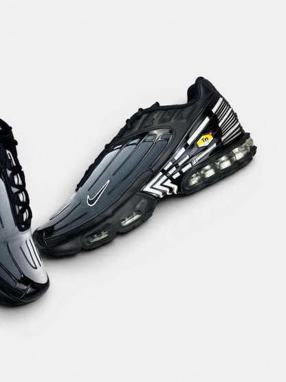 Nike Air Max Plus 3 Black White — buty sportowe męskie w bardzo dobrym stanie rozmiar 44.5, wewnętrzny panel prawego buta