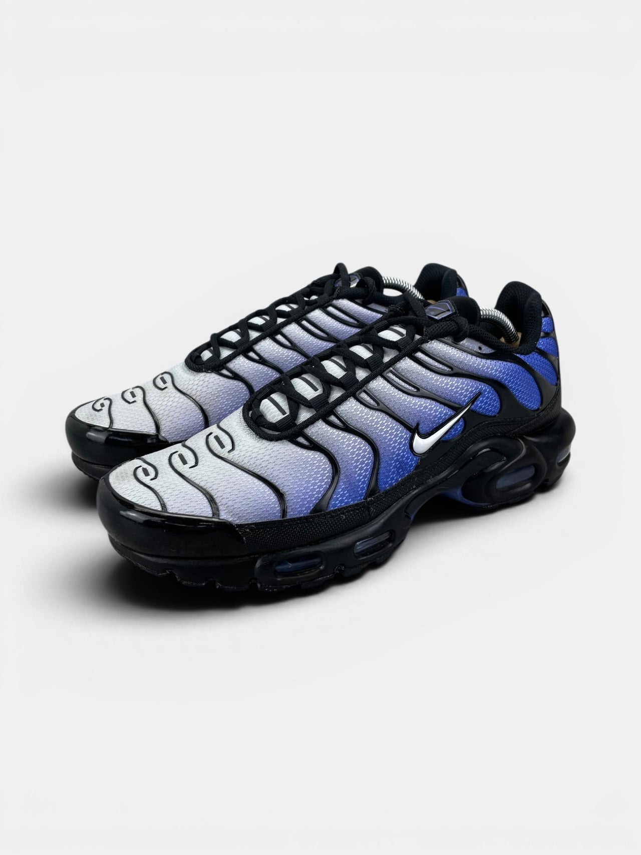 Nike Air Max Plus Black/Sapphire — buty sportowe męskie w bardzo dobrym stanie rozmiar 44, widok z boku