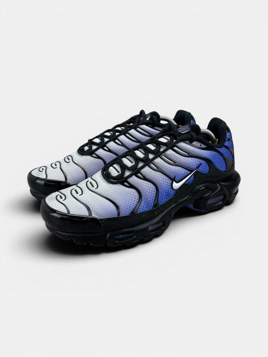 Nike Air Max Plus Black/Sapphire — buty sportowe męskie w bardzo dobrym stanie rozmiar 44, widok z boku