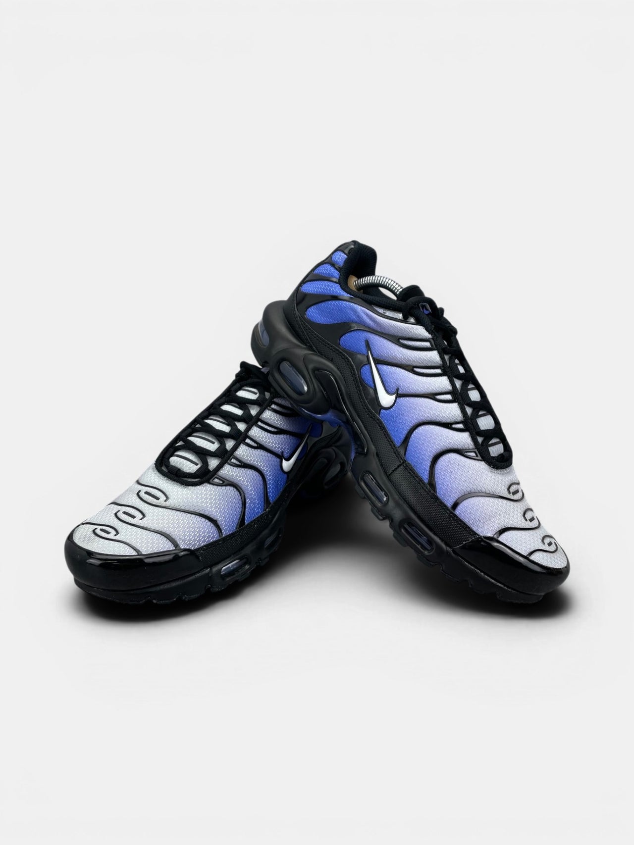 Nike Air Max Plus Black/Sapphire — buty sportowe męskie w bardzo dobrym stanie rozmiar 44, boczny profil