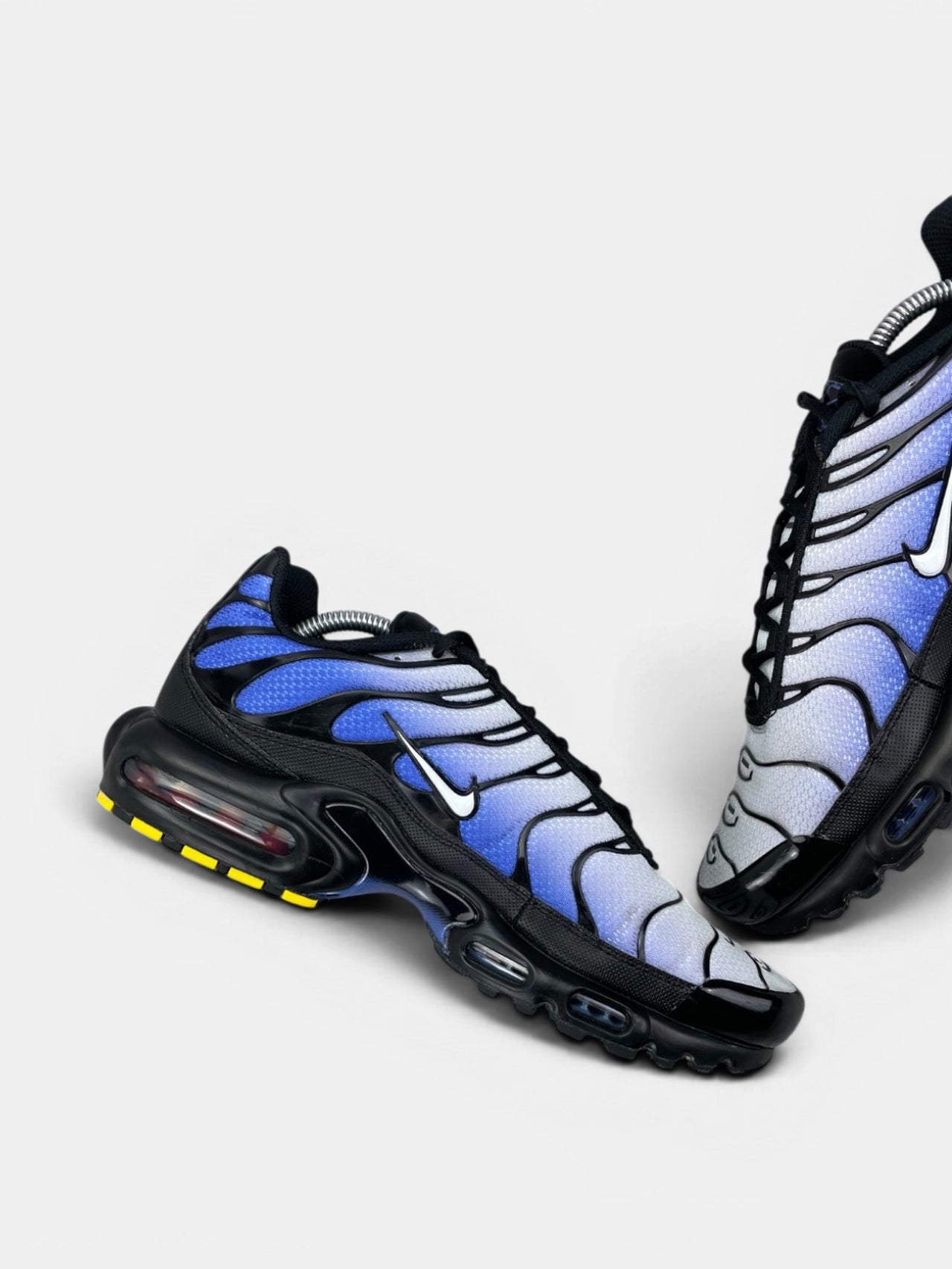 Nike Air Max Plus Black/Sapphire — buty sportowe męskie w bardzo dobrym stanie rozmiar 44, wewnętrzny panel lewego buta