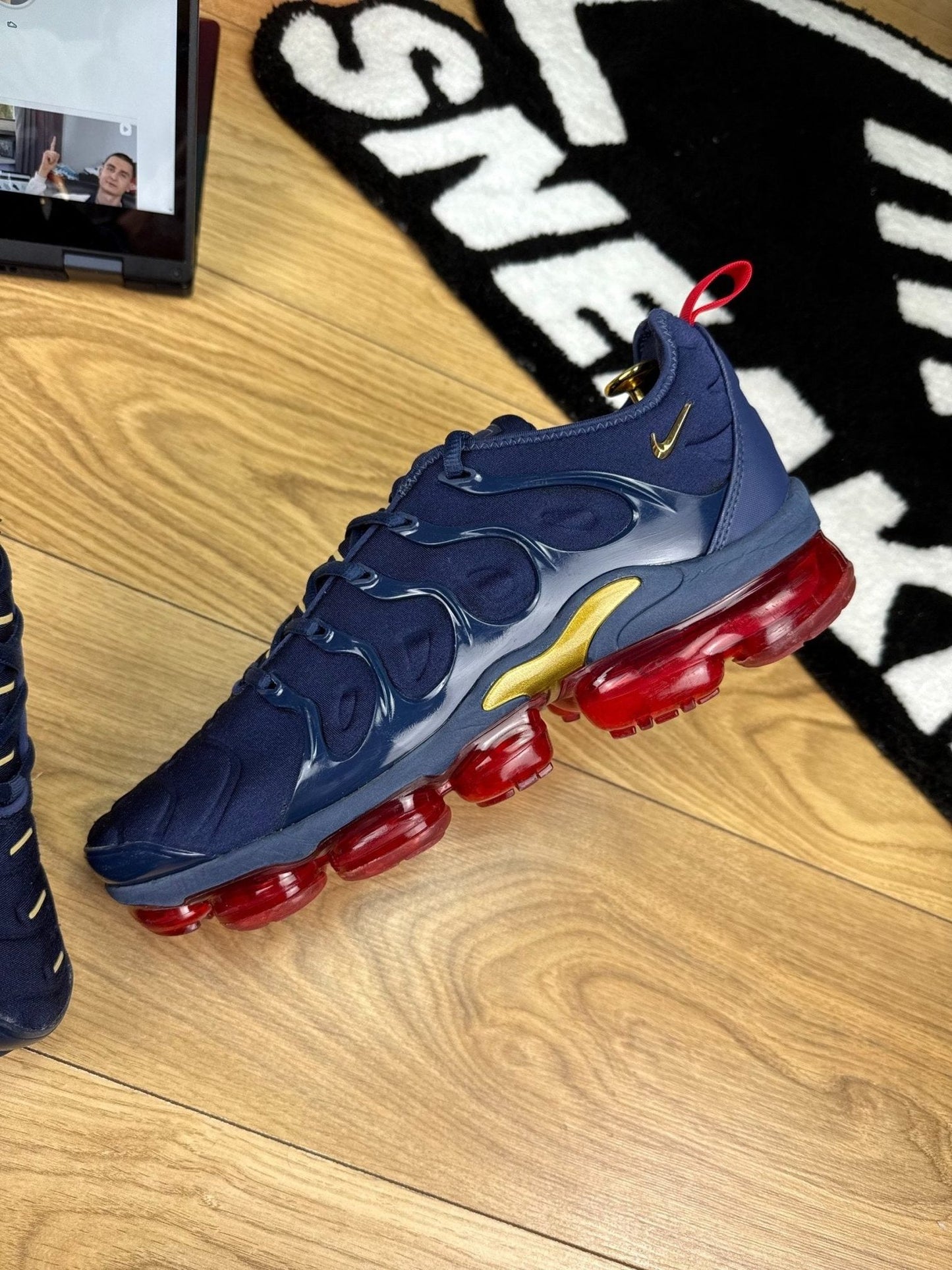 Nike Air VaporMax Plus Midnight Navy — buty sportowe męskie w bardzo dobrym stanie rozmiar 45, zewnętrzny panel lewego buta