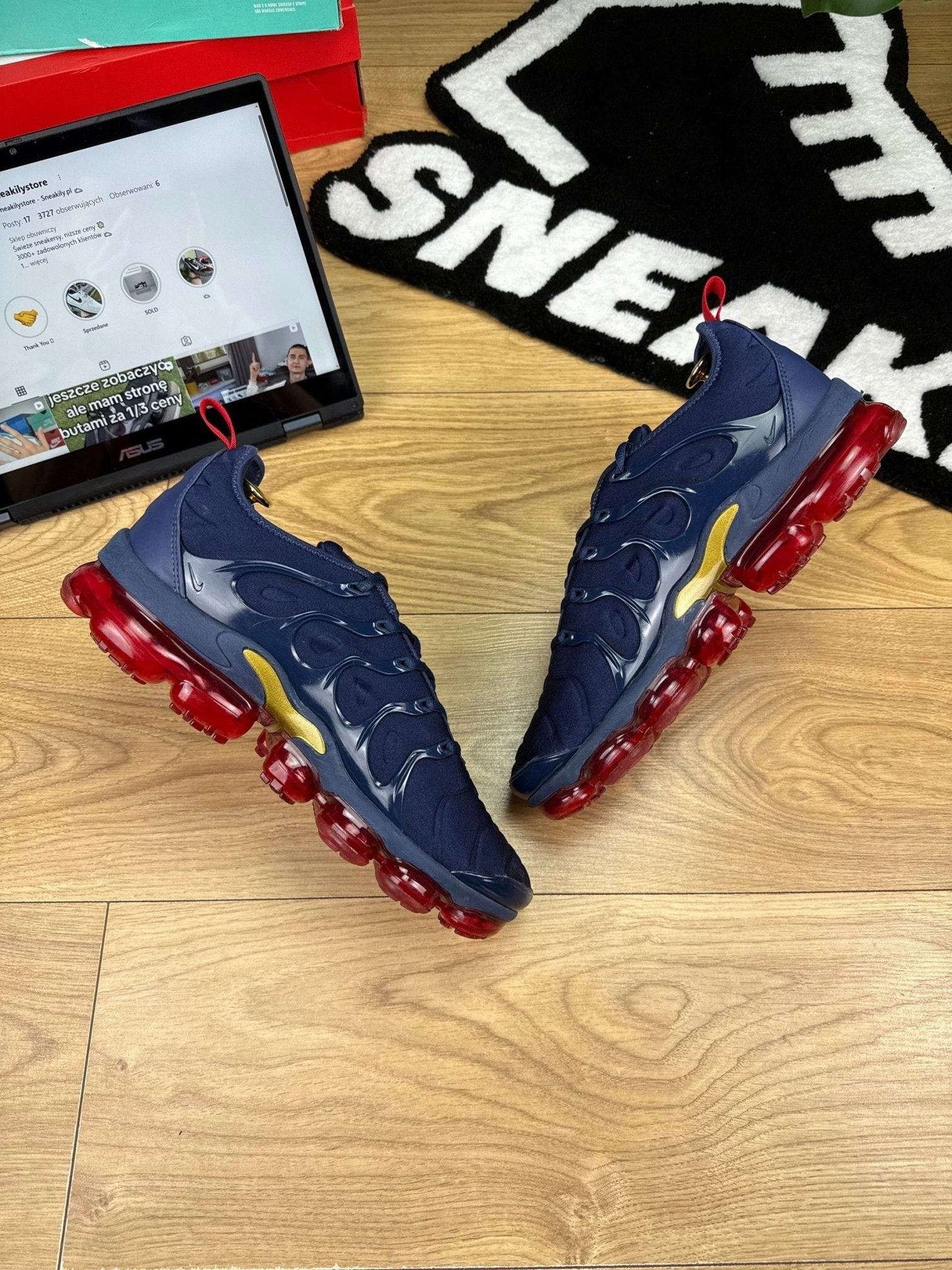Nike Air VaporMax Plus Midnight Navy — buty sportowe męskie w bardzo dobrym stanie rozmiar 45, widok z góry na wewnętrzną stronę butów