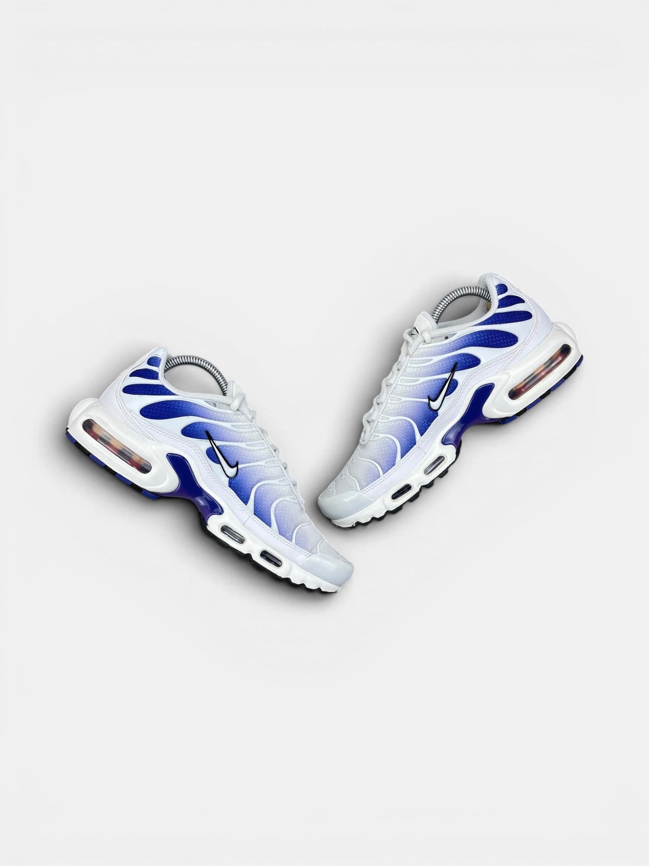 Nike Air Max Plus White Wild Grape — buty sportowe męskie w bardzo dobrym stanie rozmiar 41, zewnętrzny panel prawego buta