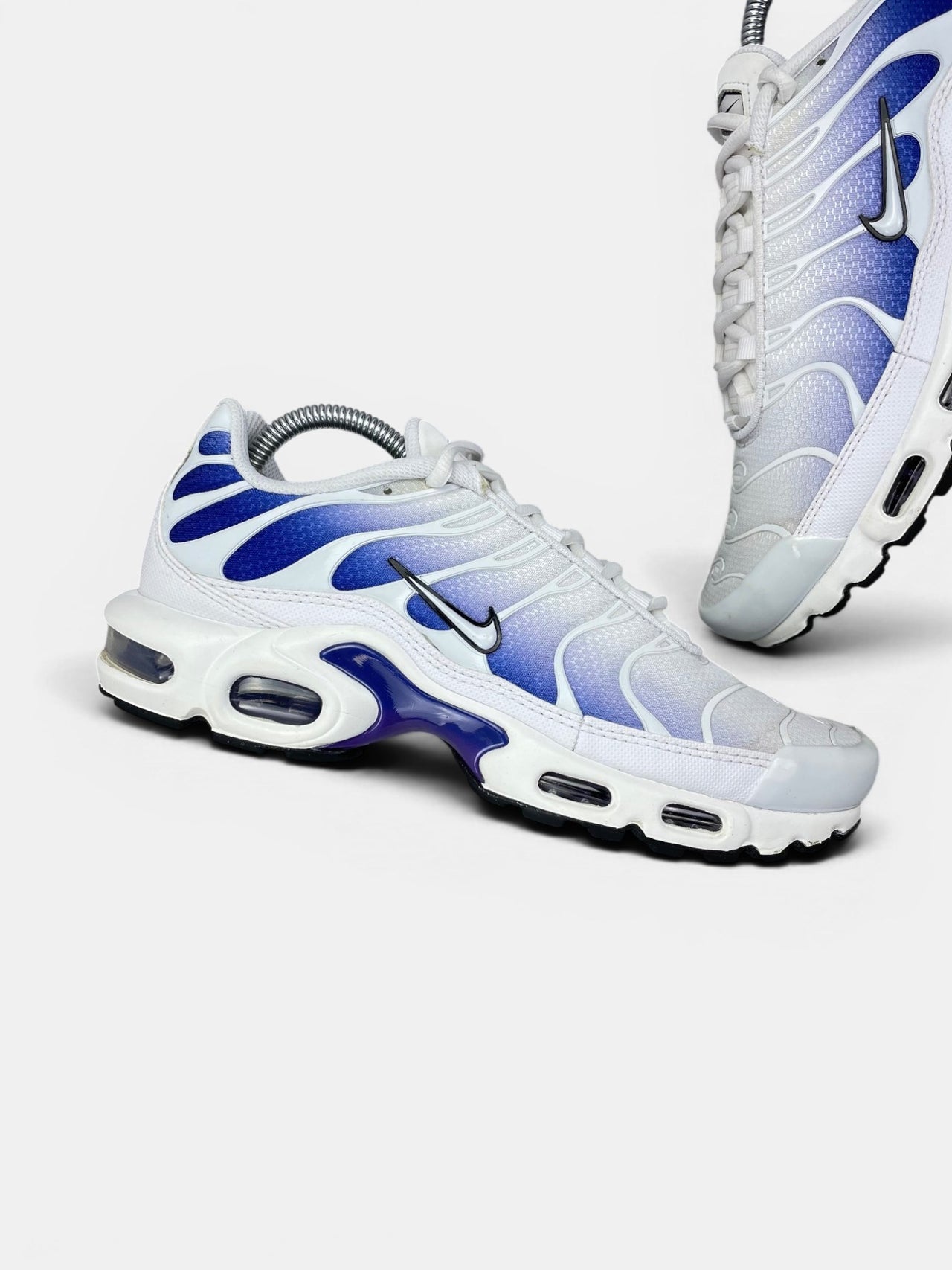 Nike Air Max Plus White Wild Grape — buty sportowe męskie w bardzo dobrym stanie rozmiar 41, zewnętrzny panel lewego buta