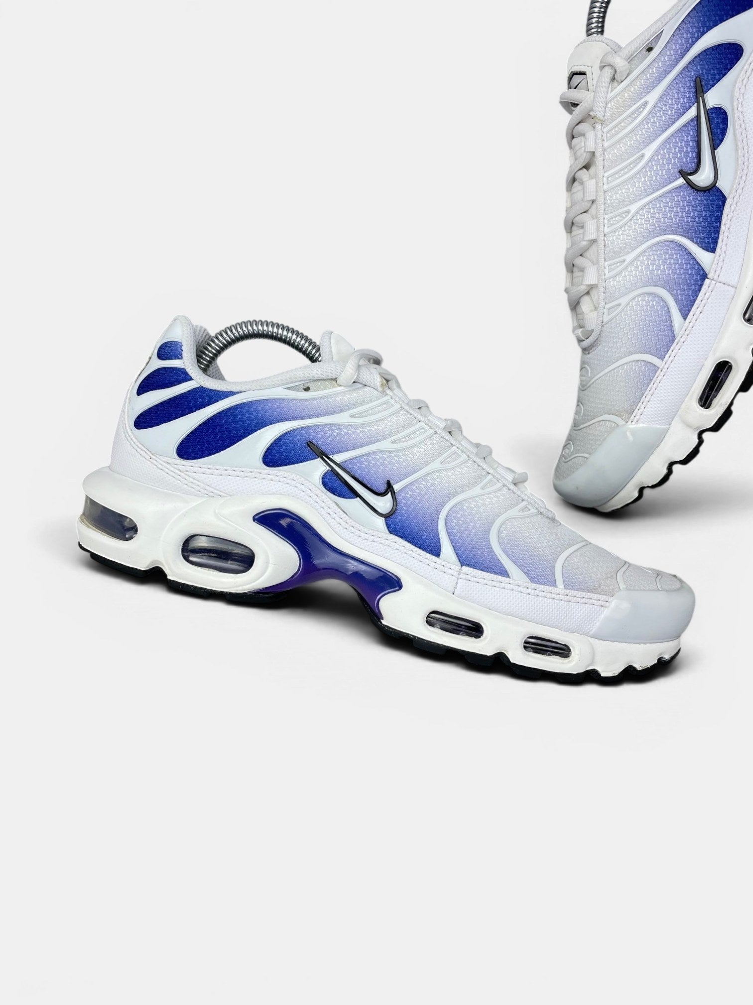 Nike Air Max Plus White Wild Grape — buty sportowe męskie w bardzo dobrym stanie rozmiar 41, zewnętrzny panel lewego buta