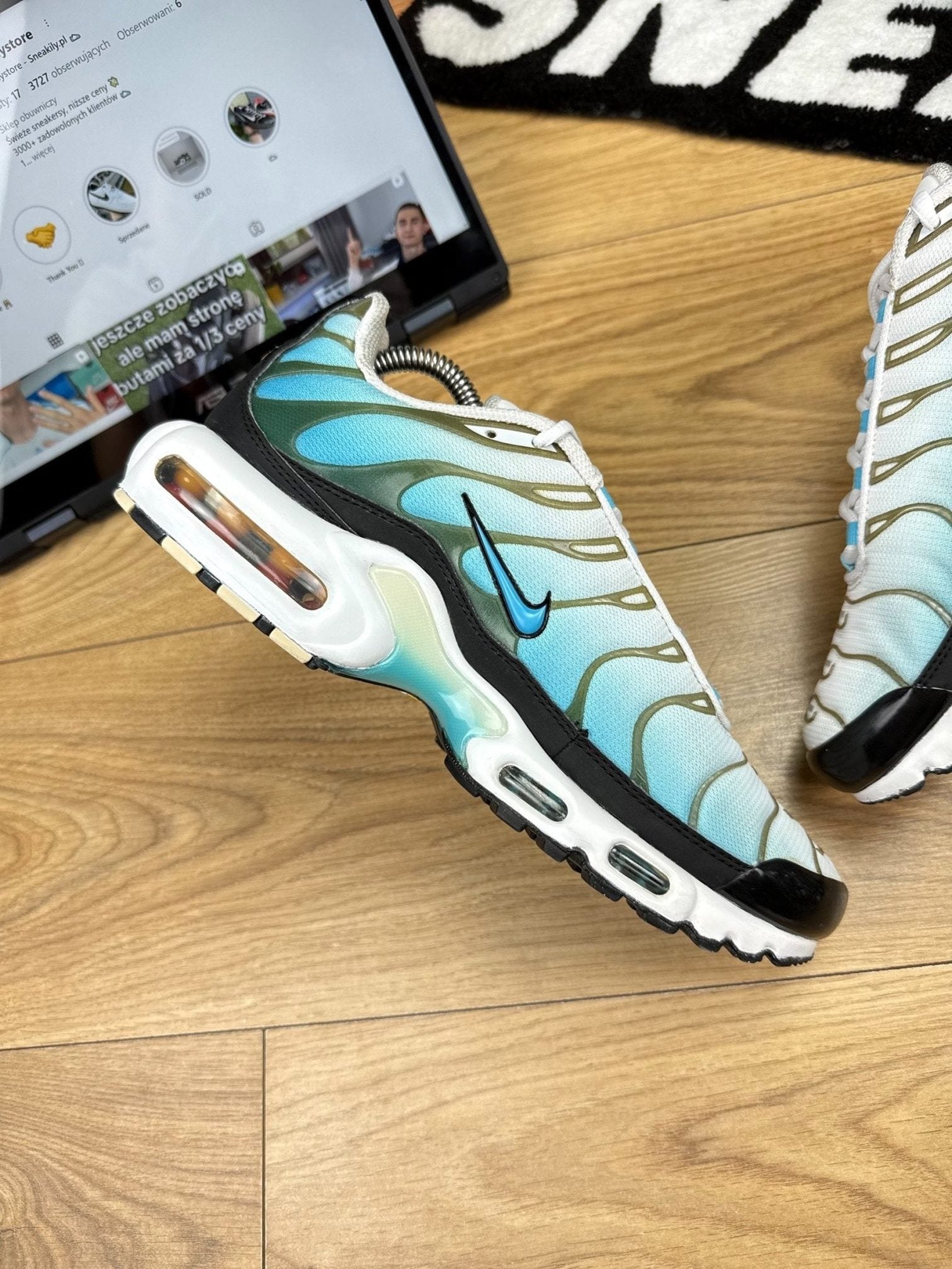 Nike Air Max Plus Baltic Blue — buty sportowe męskie w bardzo dobrym stanie rozmiar 43, wewnętrzny panel lewego buta
