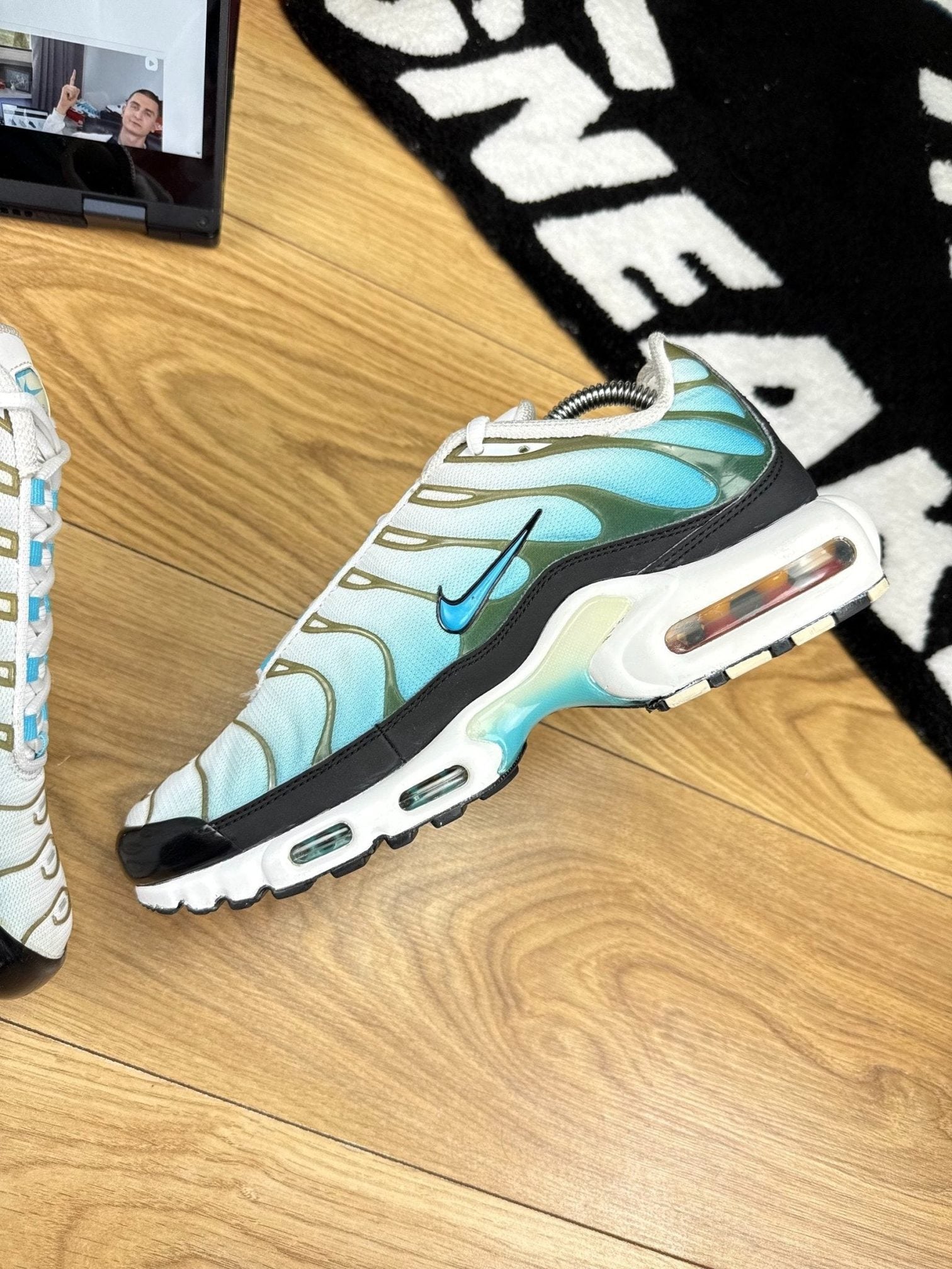 Nike Air Max Plus Baltic Blue — buty sportowe męskie w bardzo dobrym stanie rozmiar 43, wewnętrzny panel prawego buta