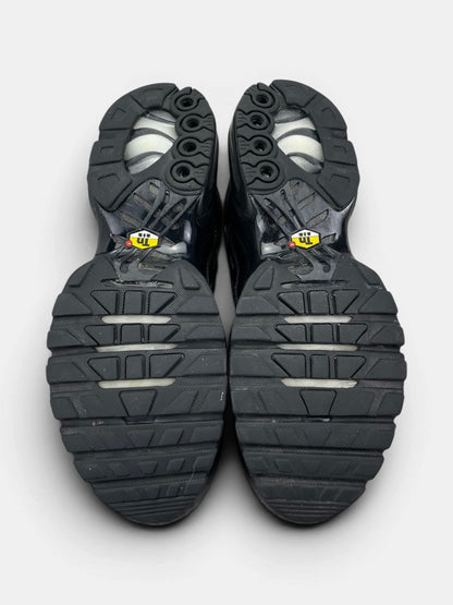 Nike Air Max Plus Triple Black — buty sportowe męskie w bardzo dobrym stanie rozmiar 43, podeszwa