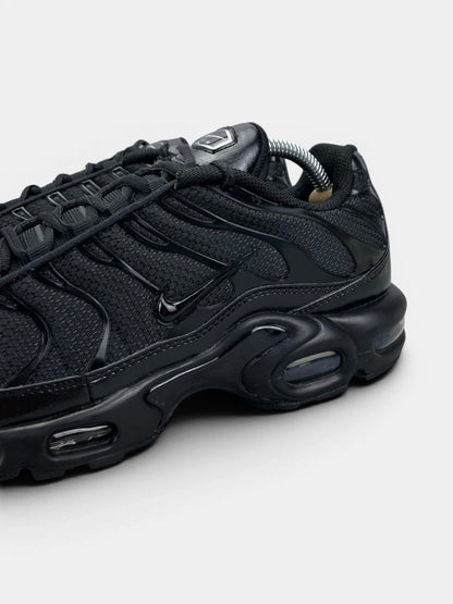 Nike Air Max Plus Triple Black — buty sportowe męskie w bardzo dobrym stanie rozmiar 43, opcjonalne zdjęcie 1
