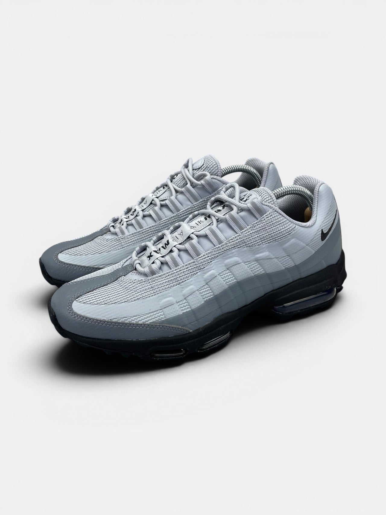 Nike Air Max 95 Ultra — buty sportowe męskie w bardzo dobrym stanie rozmiar 42.5, widok z boku