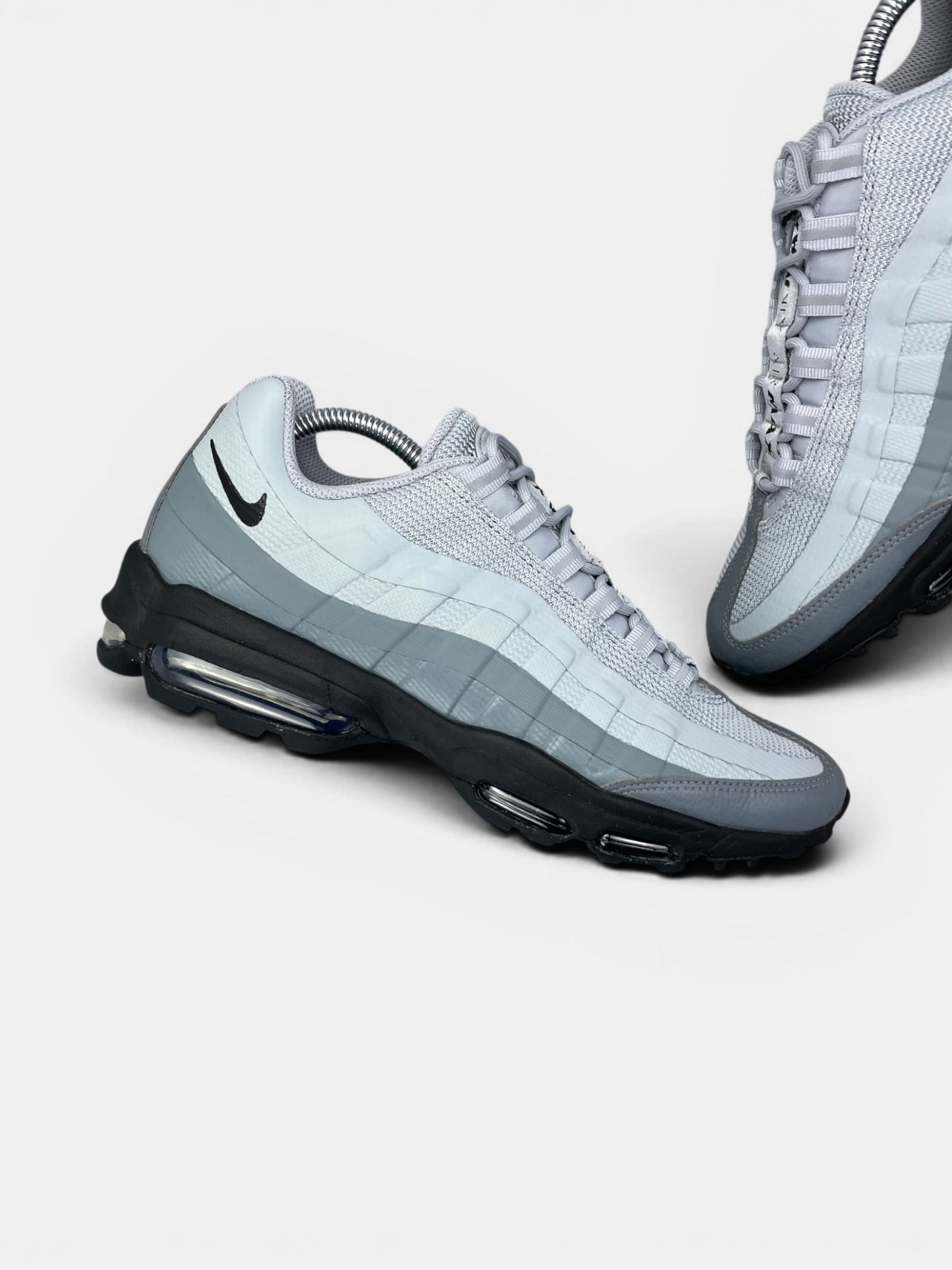 Nike Air Max 95 Ultra — buty sportowe męskie w bardzo dobrym stanie rozmiar 42.5, zewnętrzny panel lewego buta