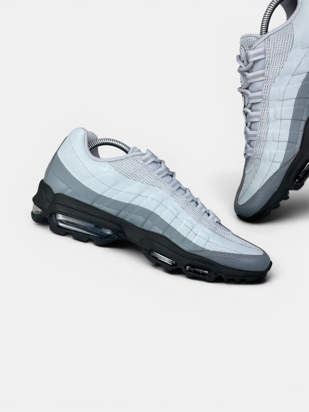 Nike Air Max 95 Ultra — buty sportowe męskie w bardzo dobrym stanie rozmiar 42.5, wewnętrzny panel lewego buta