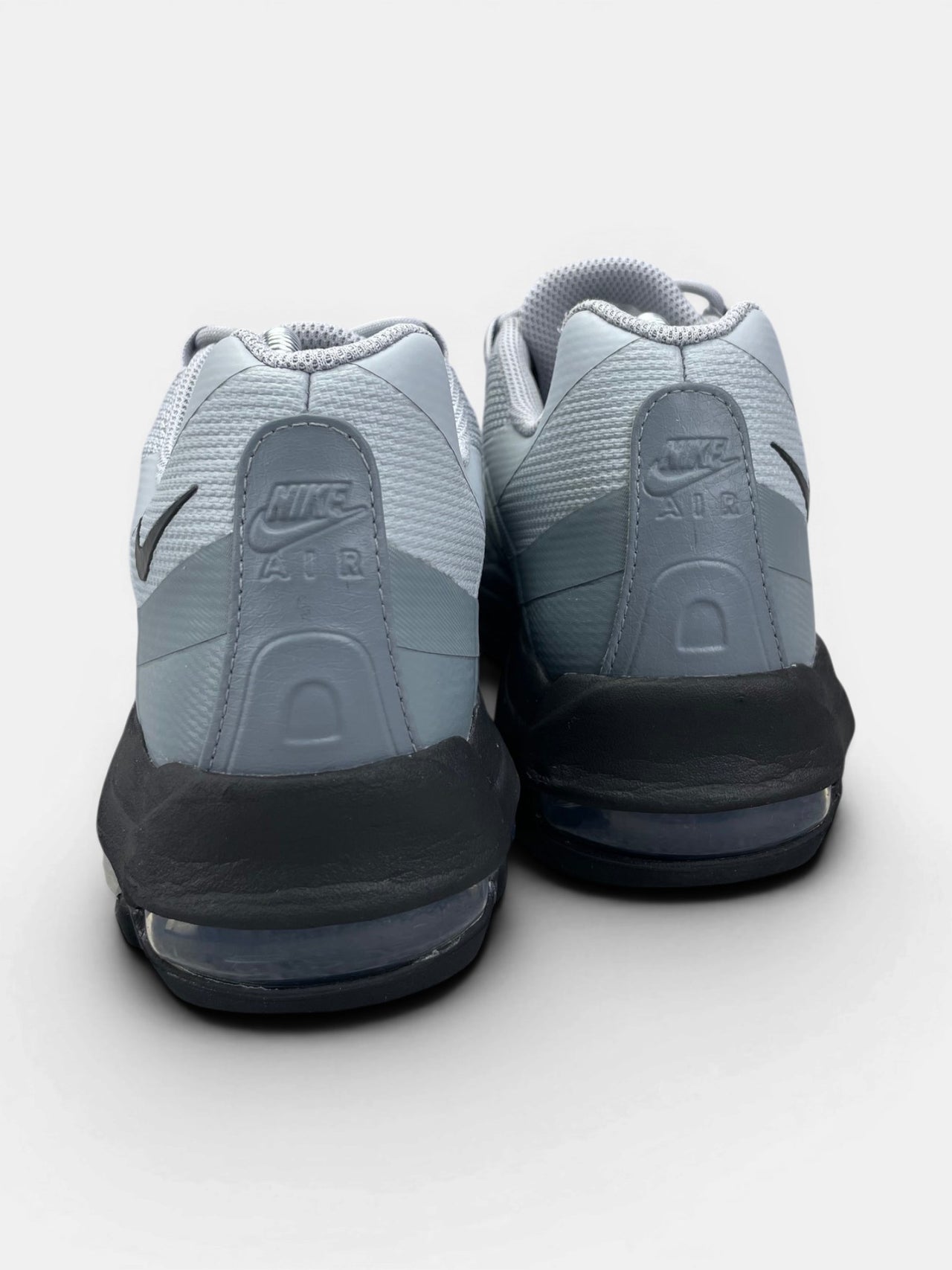 Nike Air Max 95 Ultra — buty sportowe męskie w bardzo dobrym stanie rozmiar 42.5, widok z tyłu
