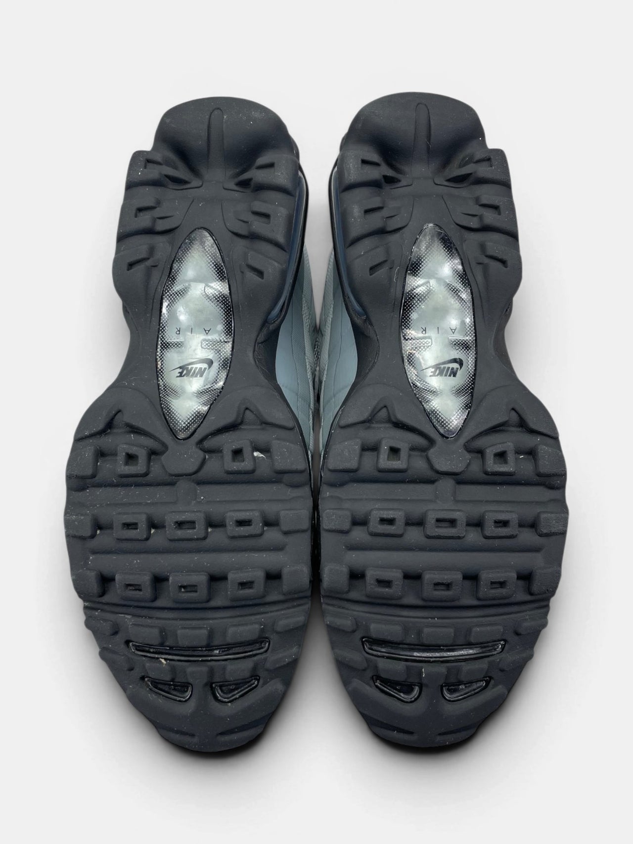 Nike Air Max 95 Ultra — buty sportowe męskie w bardzo dobrym stanie rozmiar 42.5, podeszwa