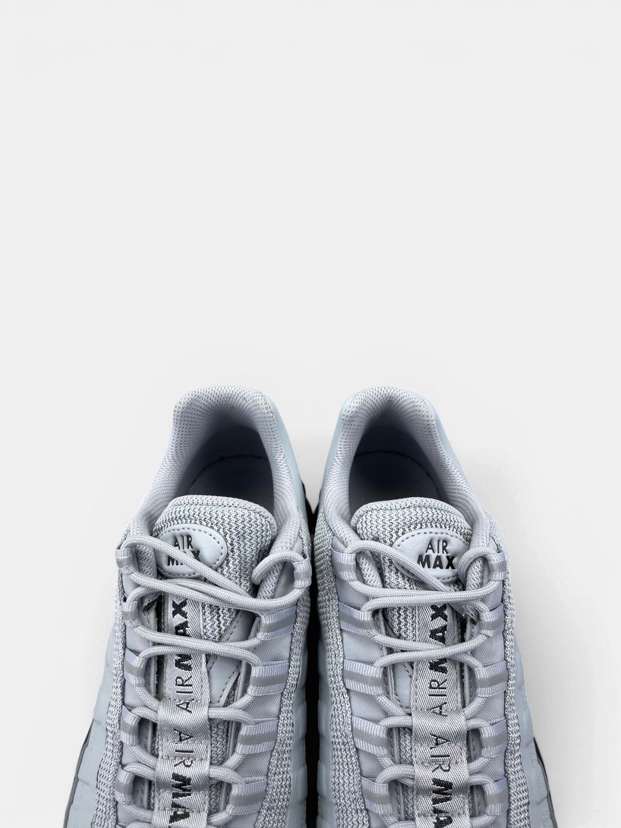 Nike Air Max 95 Ultra — buty sportowe męskie w bardzo dobrym stanie rozmiar 42.5, zapiętki butów