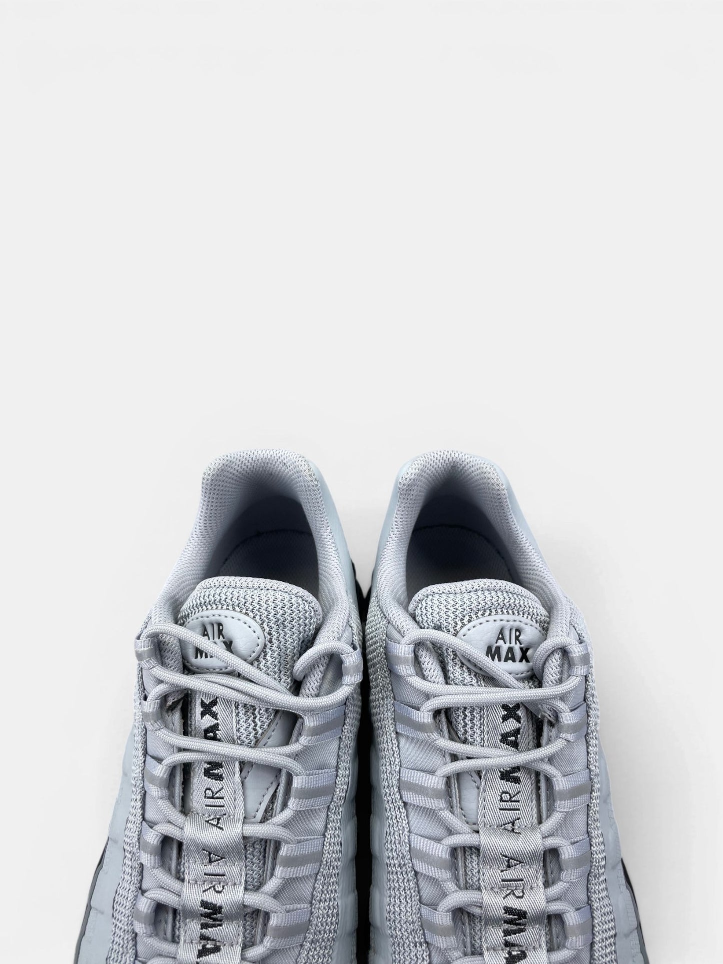 Nike Air Max 95 Ultra — buty sportowe męskie w bardzo dobrym stanie rozmiar 42.5, zapiętki butów