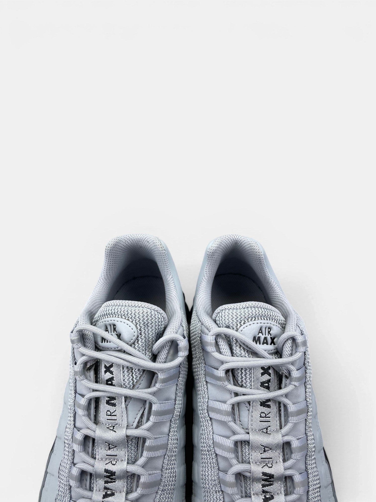 Nike Air Max 95 Ultra — buty sportowe męskie w bardzo dobrym stanie rozmiar 42.5, zapiętki butów