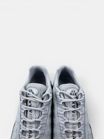 Nike Air Max 95 Ultra — buty sportowe męskie w bardzo dobrym stanie rozmiar 42.5, zapiętki butów