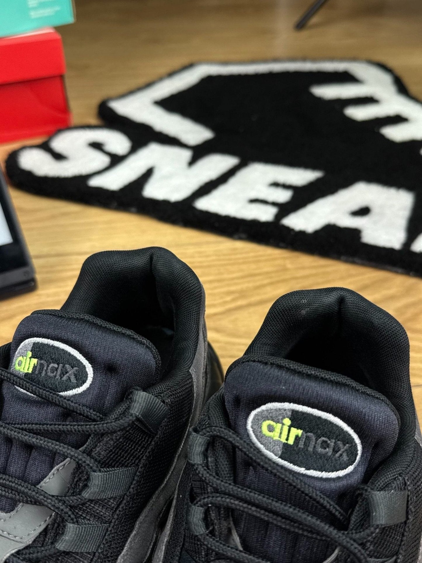 Nike Air Max 95 Black Volt — buty sportowe męskie w bardzo dobrym stanie rozmiar 46, widok z boku