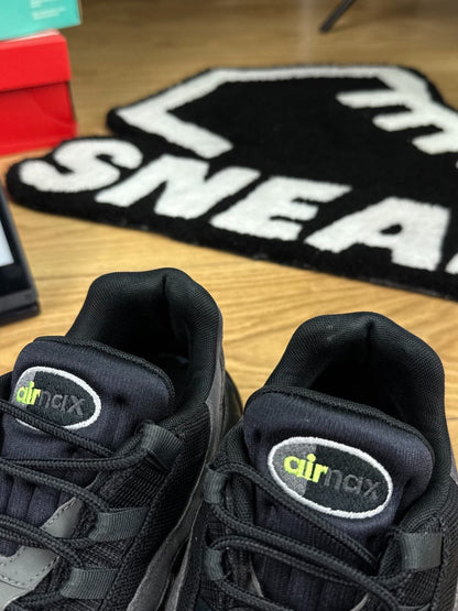 Nike Air Max 95 Black Volt — buty sportowe męskie w bardzo dobrym stanie rozmiar 46, widok z boku