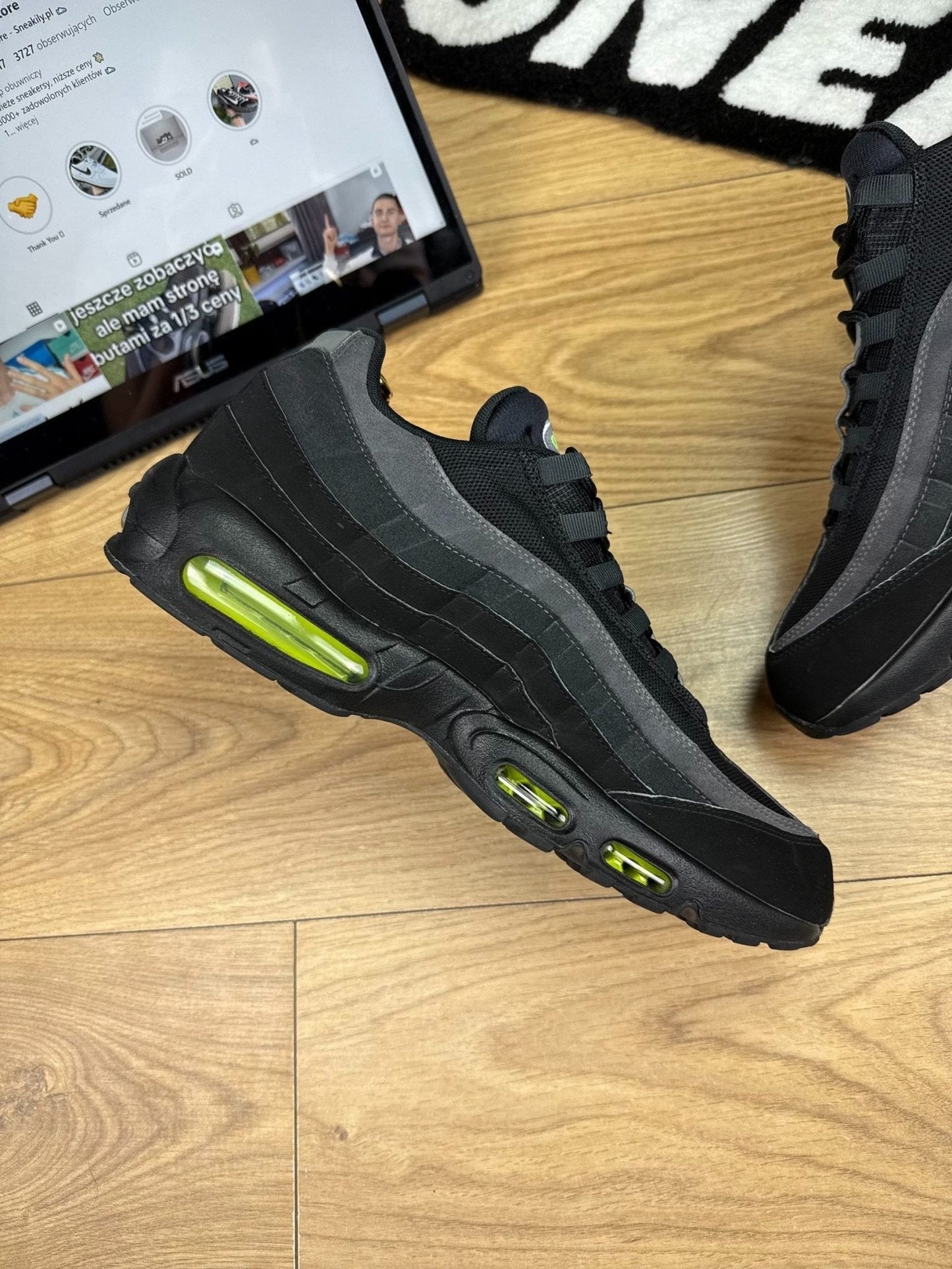 Nike Air Max 95 Black Volt — buty sportowe męskie w bardzo dobrym stanie rozmiar 46, wewnętrzny panel lewego buta