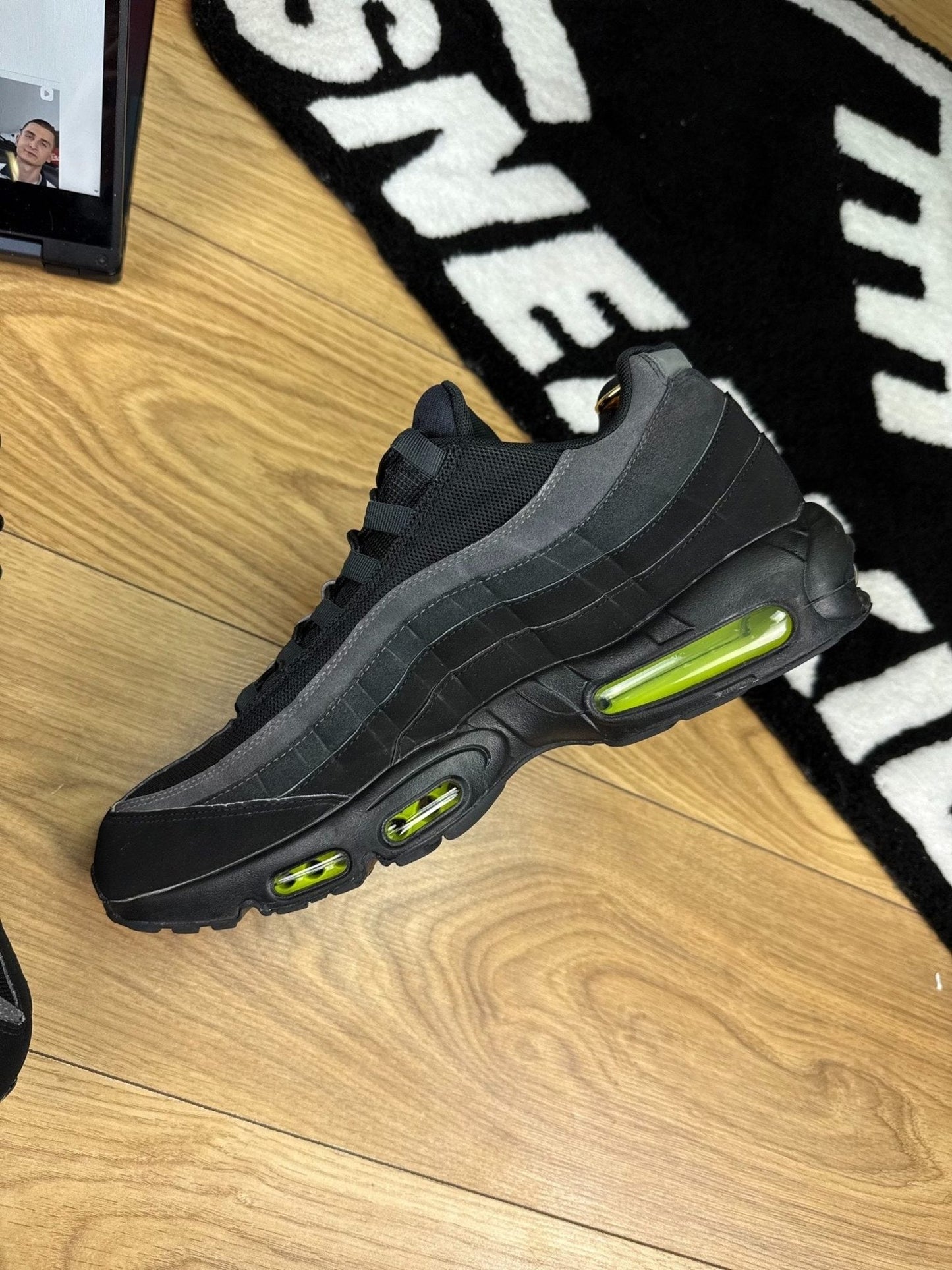 Nike Air Max 95 Black Volt — buty sportowe męskie w bardzo dobrym stanie rozmiar 46, wewnętrzny panel prawego buta