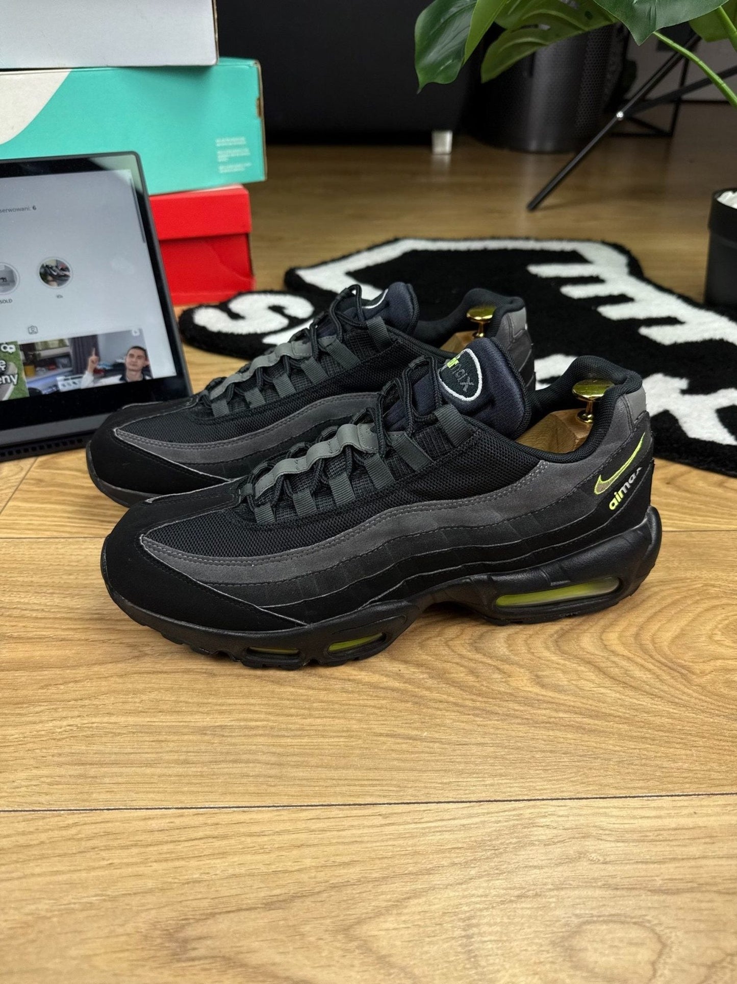 Nike Air Max 95 Black Volt — buty sportowe męskie w bardzo dobrym stanie rozmiar 46, widok z góry