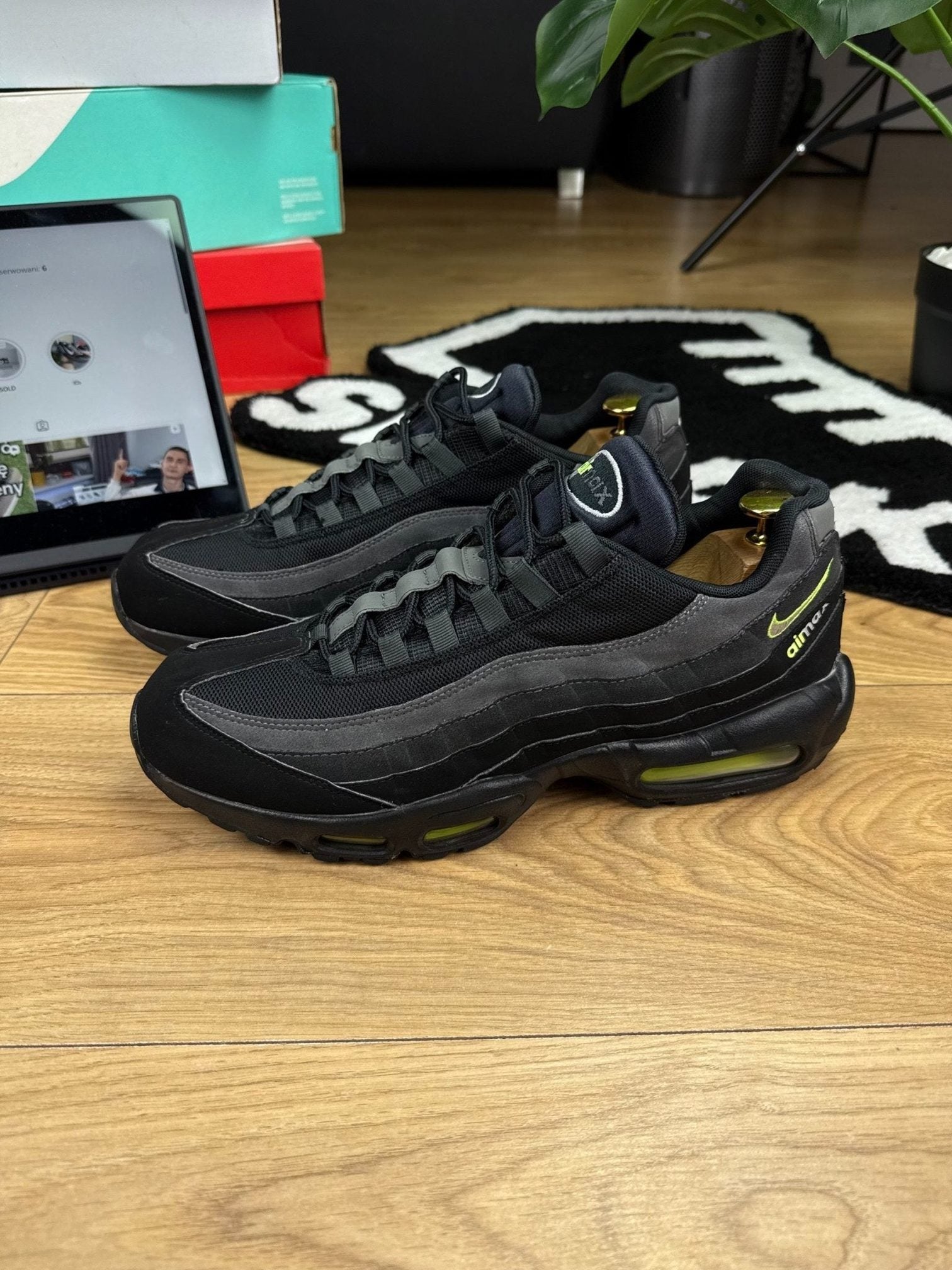 Nike Air Max 95 Black Volt — buty sportowe męskie w bardzo dobrym stanie rozmiar 46, widok z góry