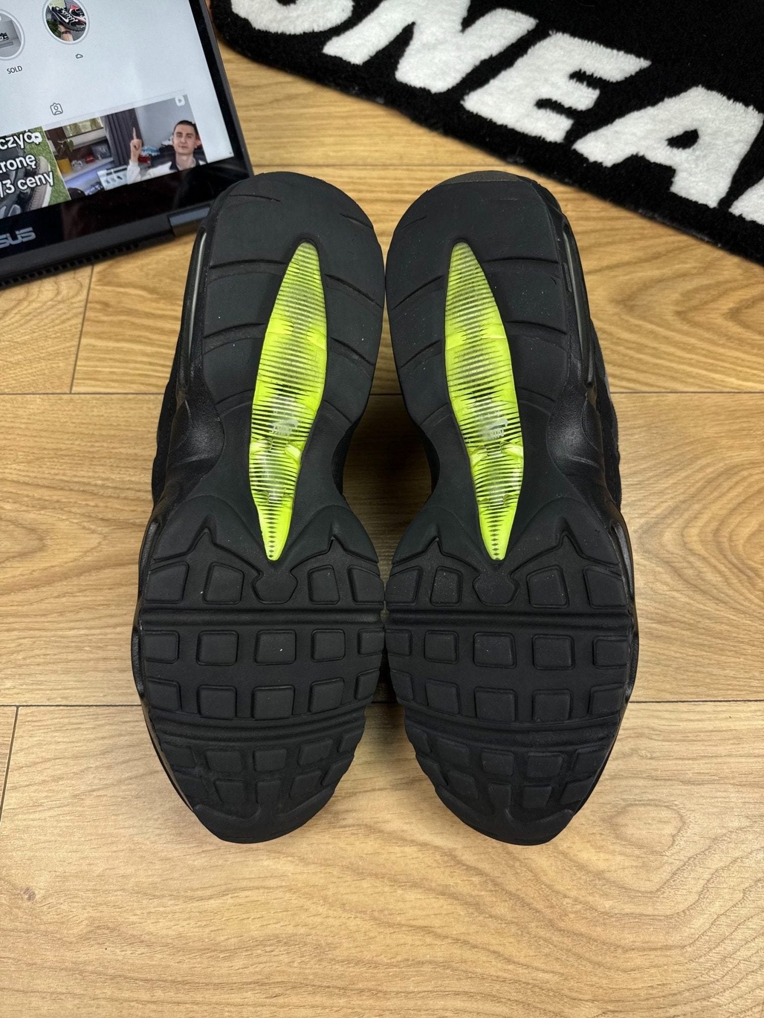 Nike Air Max 95 Black Volt — buty sportowe męskie w bardzo dobrym stanie rozmiar 46, zapiętki butów