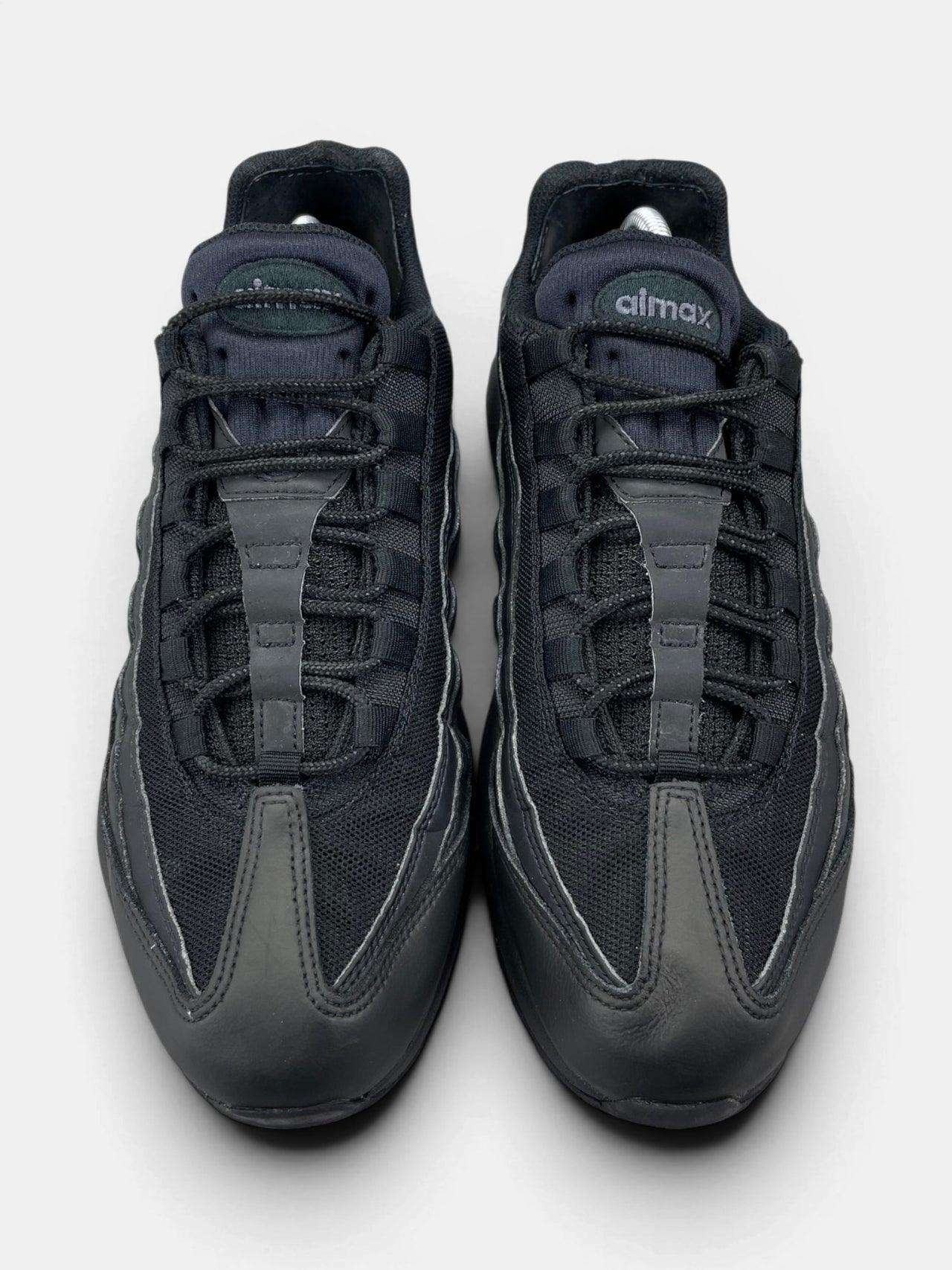 Nike Air Max 95 Essential Triple Black — buty sportowe męskie w bardzo dobrym stanie rozmiar 44, widok z góry