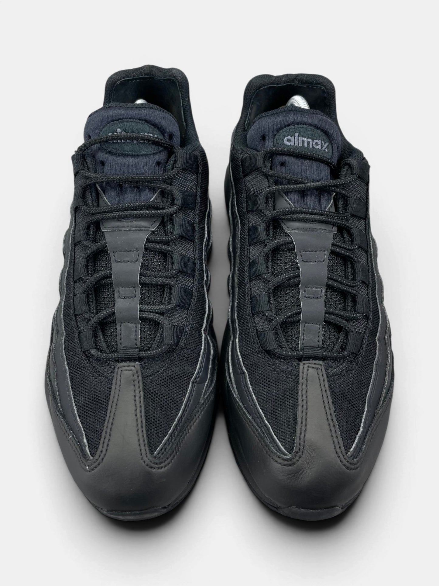 Nike Air Max 95 Essential Triple Black — buty sportowe męskie w bardzo dobrym stanie rozmiar 44, widok z góry