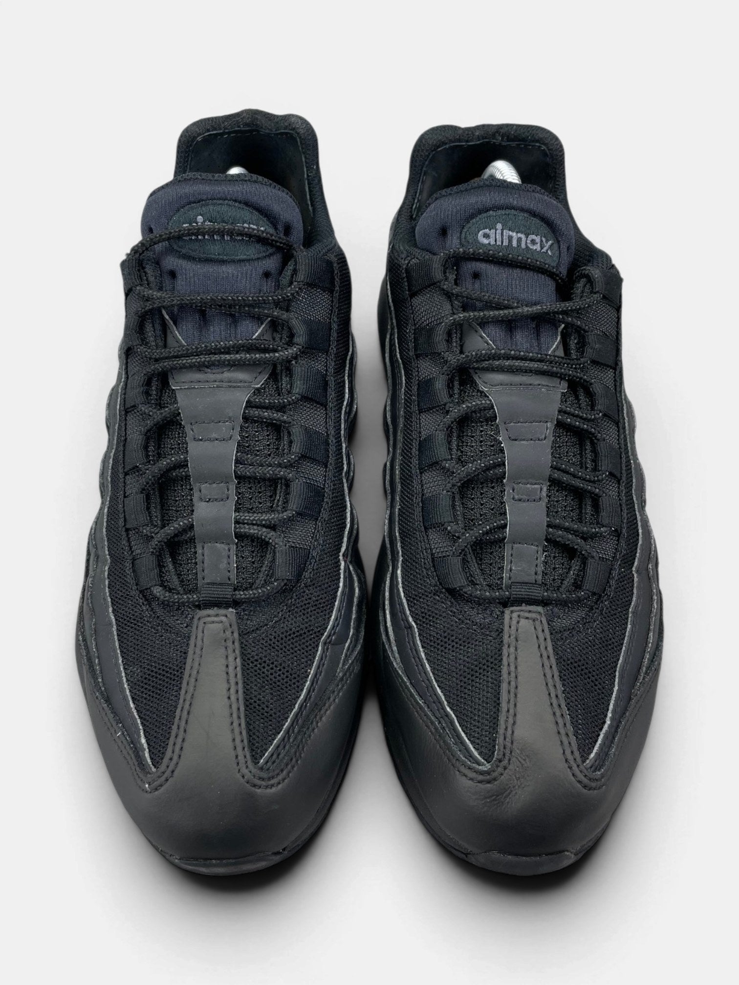 Nike Air Max 95 Essential Triple Black — buty sportowe męskie w bardzo dobrym stanie rozmiar 44, widok z góry