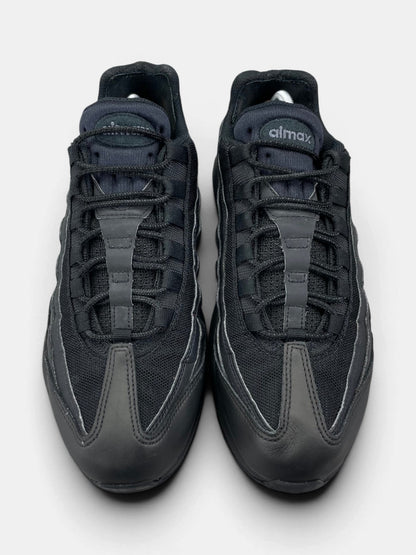 Nike Air Max 95 Essential Triple Black — buty sportowe męskie w bardzo dobrym stanie rozmiar 44, widok z góry
