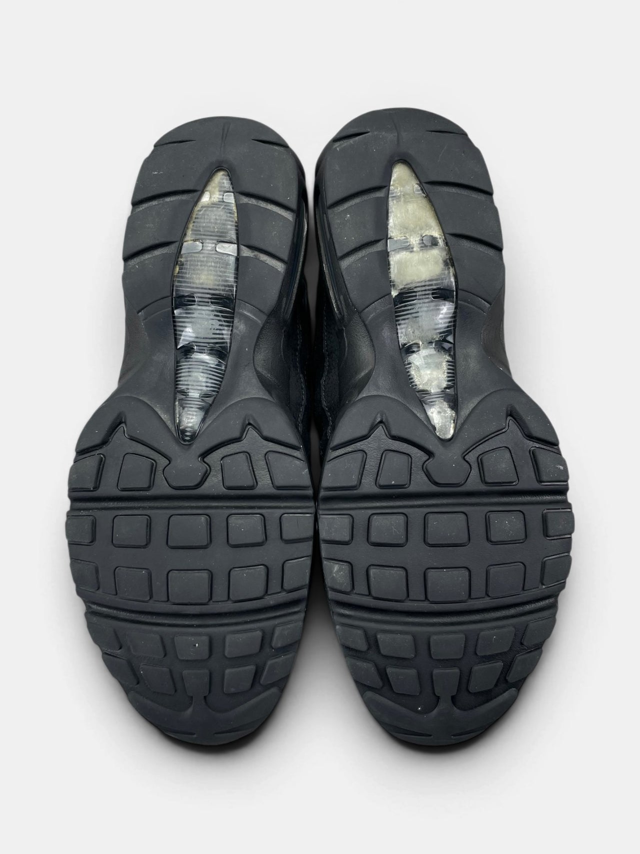 Nike Air Max 95 Essential Triple Black — buty sportowe męskie w bardzo dobrym stanie rozmiar 44, podeszwa