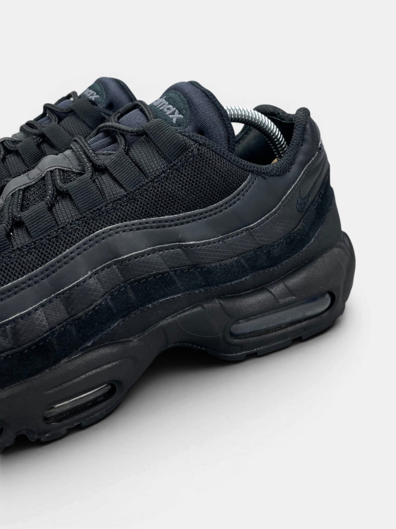 Nike Air Max 95 Essential Triple Black — buty sportowe męskie w bardzo dobrym stanie rozmiar 44, opcjonalne zdjęcie 1