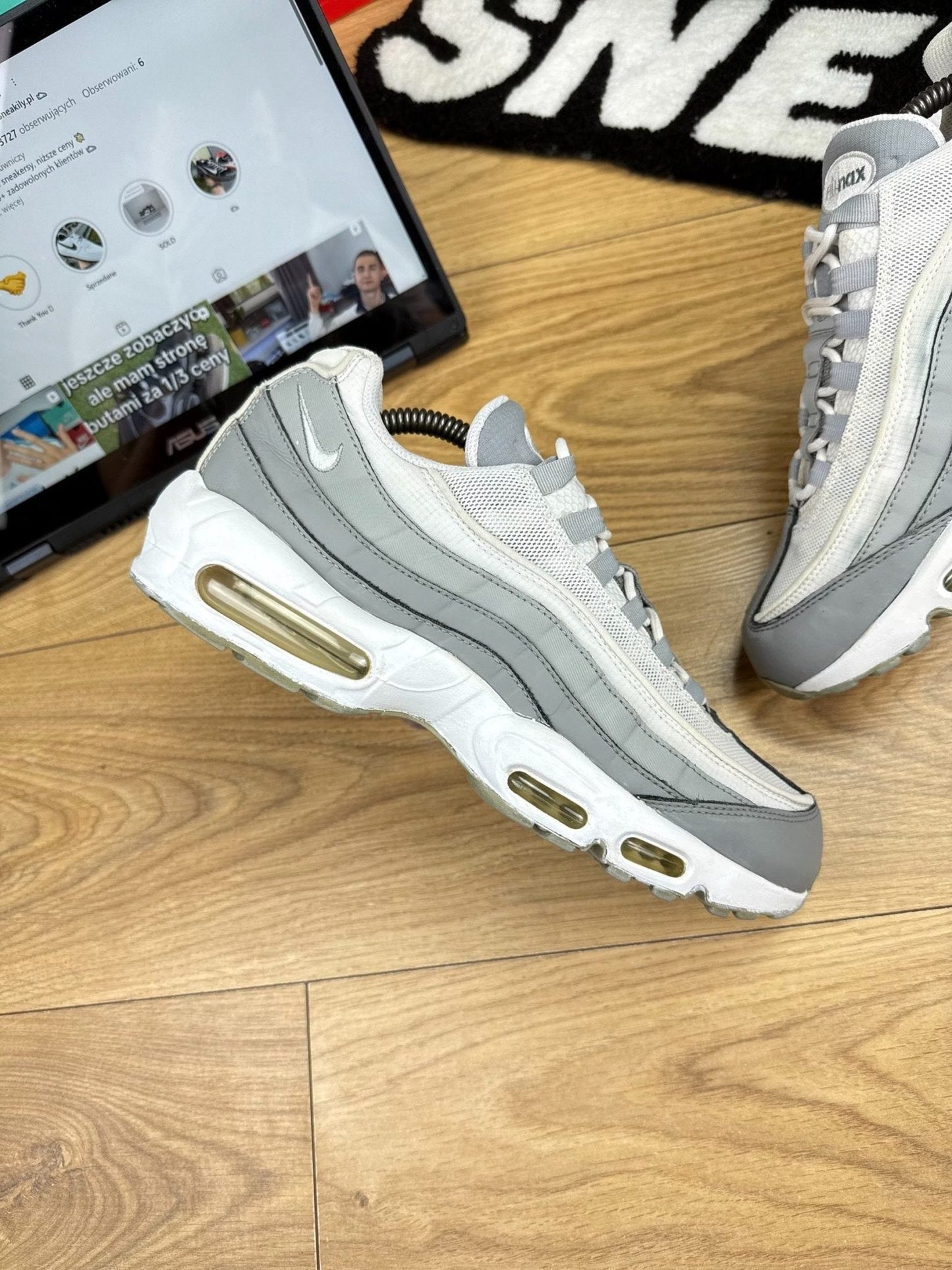 Nike Air Max 95 Essential Particle Grey — buty sportowe męskie w dobrym stanie rozmiar 44, zewnętrzny panel prawego buta