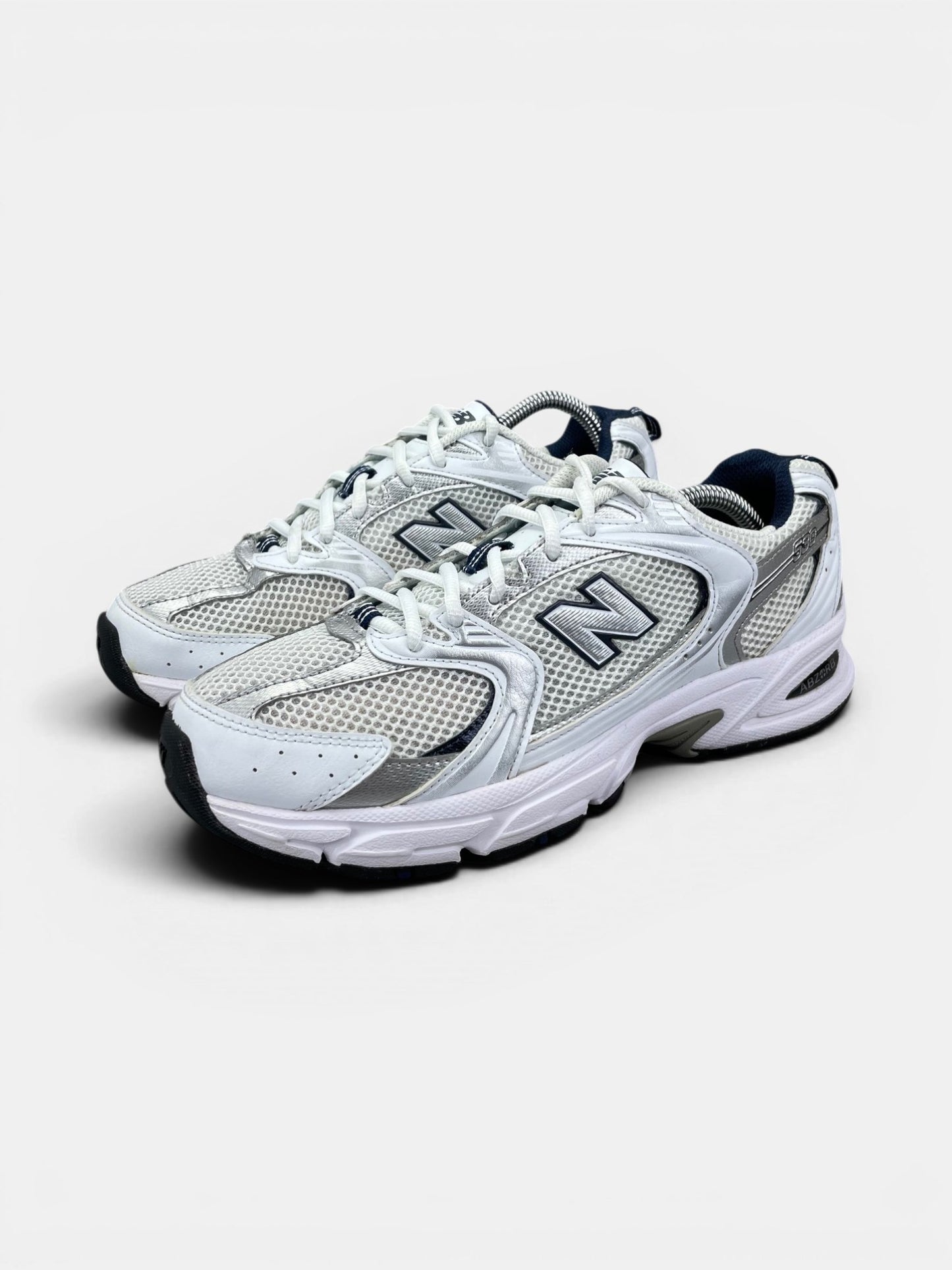 New Balance 530 — buty sportowe damskie w bardzo dobrym stanie rozmiar 40, widok z boku
