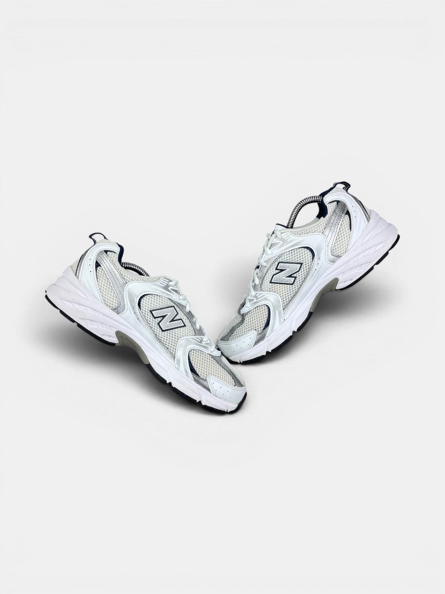 New Balance 530 — buty sportowe damskie w bardzo dobrym stanie rozmiar 40, zewnętrzny panel prawego buta
