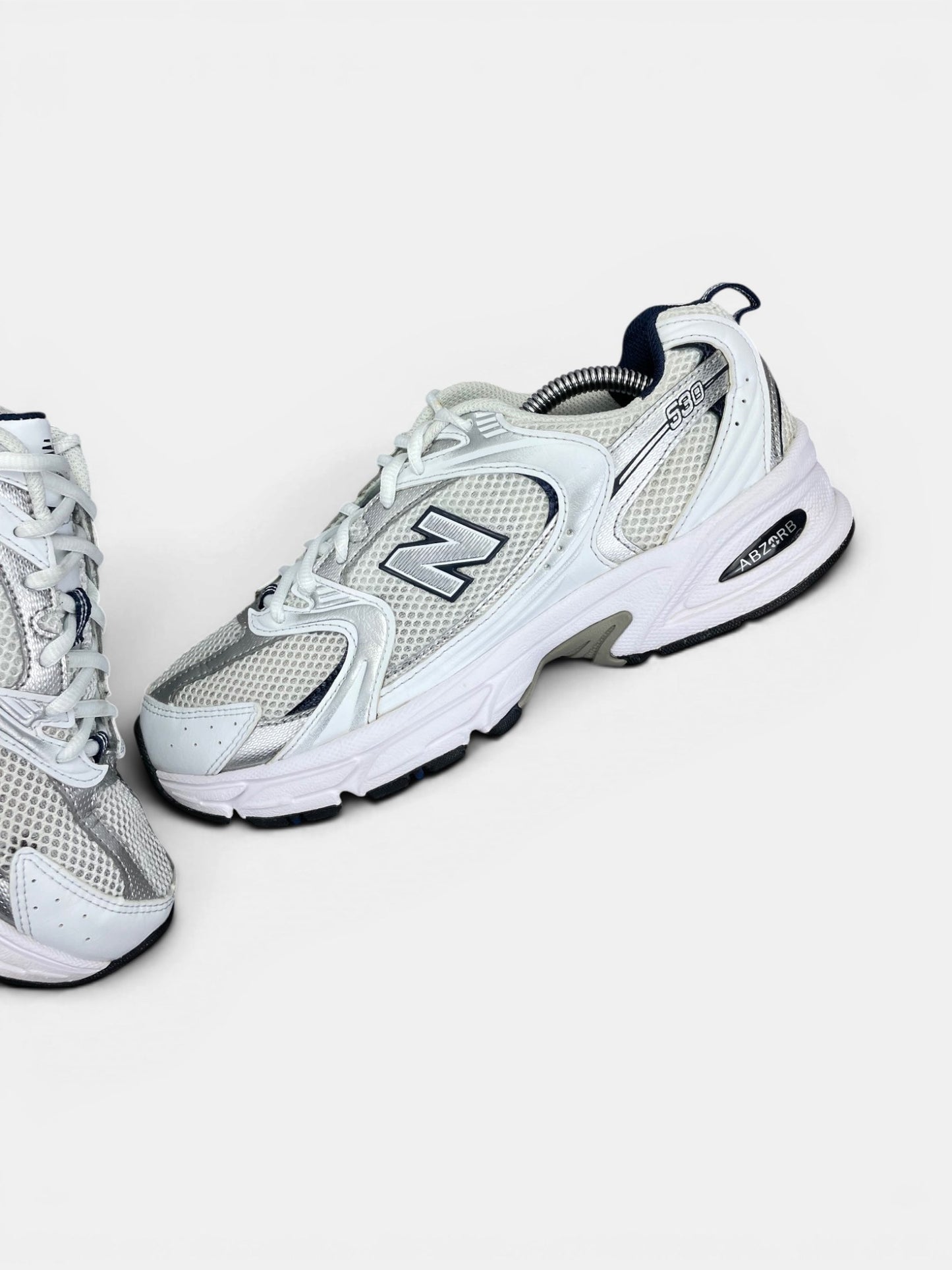 New Balance 530 — buty sportowe damskie w bardzo dobrym stanie rozmiar 40, widok z góry na wewnętrzną stronę butów