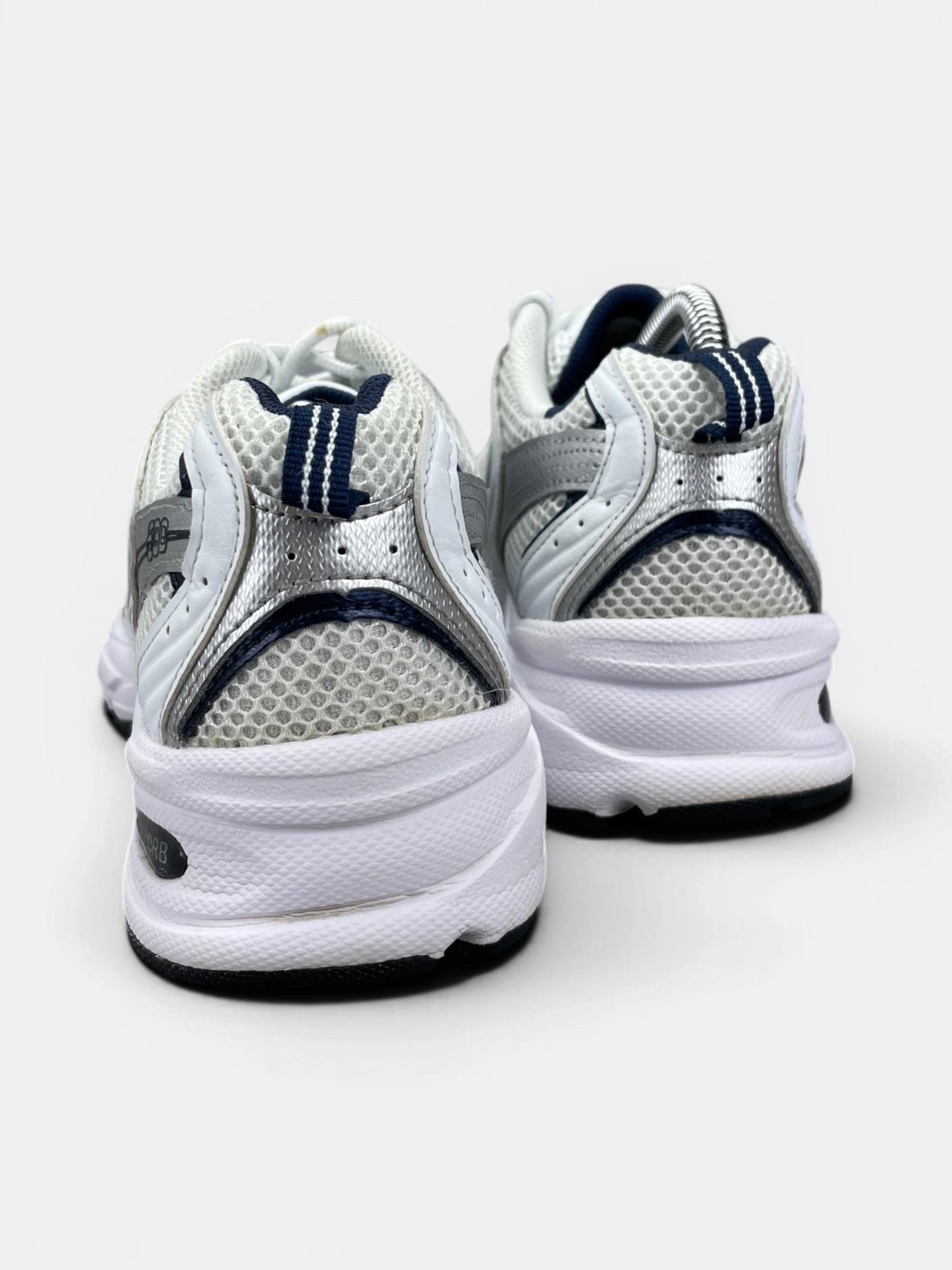New Balance 530 — buty sportowe damskie w bardzo dobrym stanie rozmiar 40, widok z tyłu
