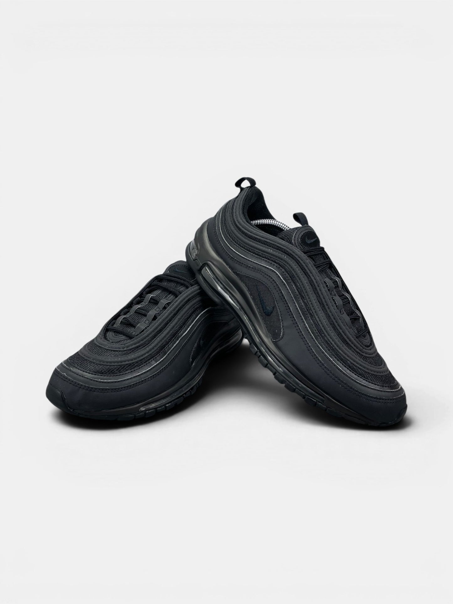 Nike Air Max 97 Triple Black AM97 Triple Black — buty sportowe męskie w bardzo dobrym stanie rozmiar 42, boczny profil
