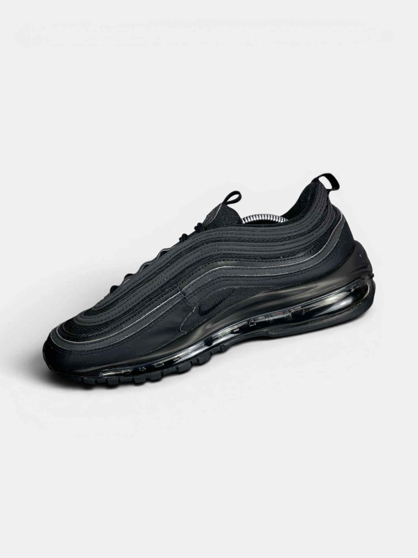 Nike Air Max 97 Triple Black AM97 Triple Black — buty sportowe męskie w bardzo dobrym stanie rozmiar 42, wewnętrzny panel prawego buta