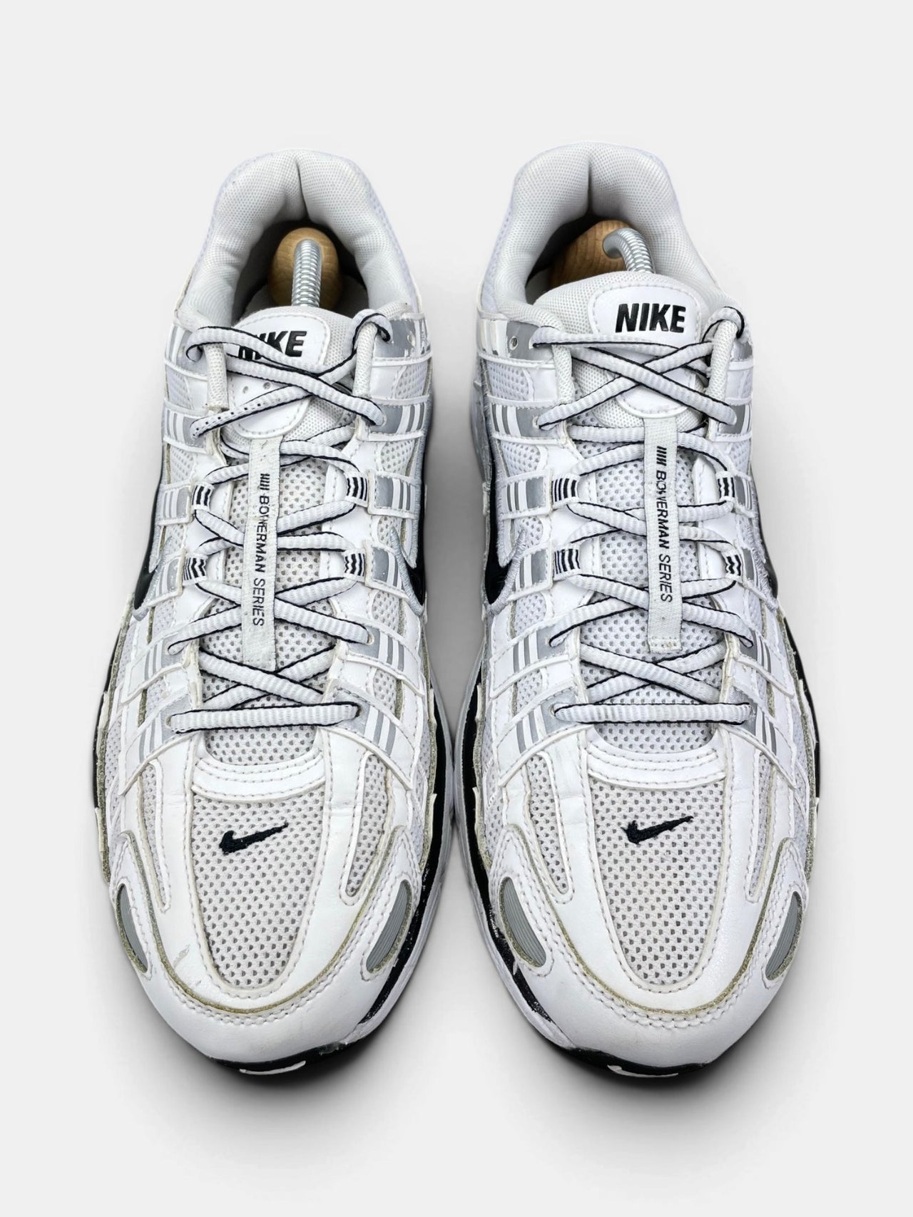 Nike P-6000 P-6000 Metallic Silver — buty sportowe męskie w bardzo dobrym stanie rozmiar 45, widok z góry