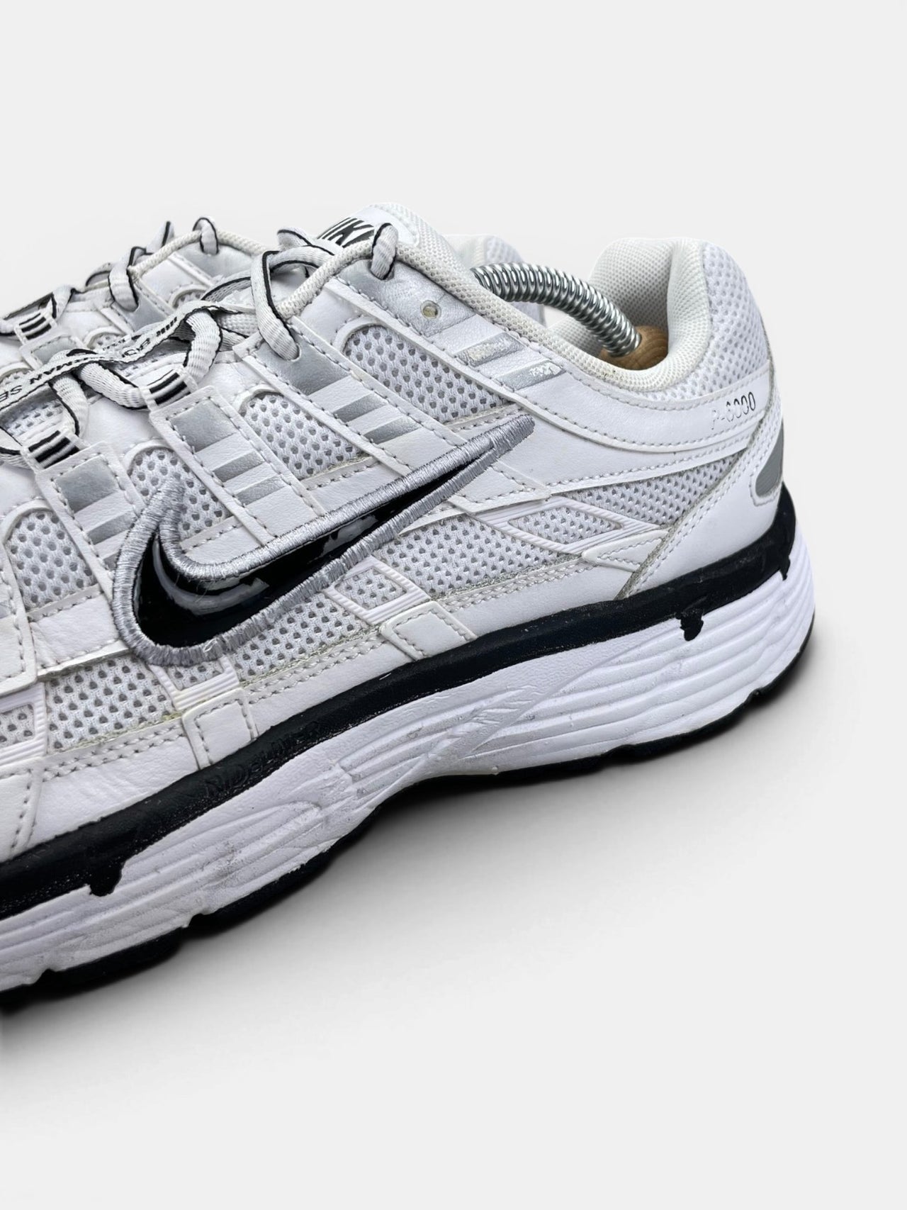 Nike P-6000 P-6000 Metallic Silver — buty sportowe męskie w bardzo dobrym stanie rozmiar 45, opcjonalne zdjęcie 1
