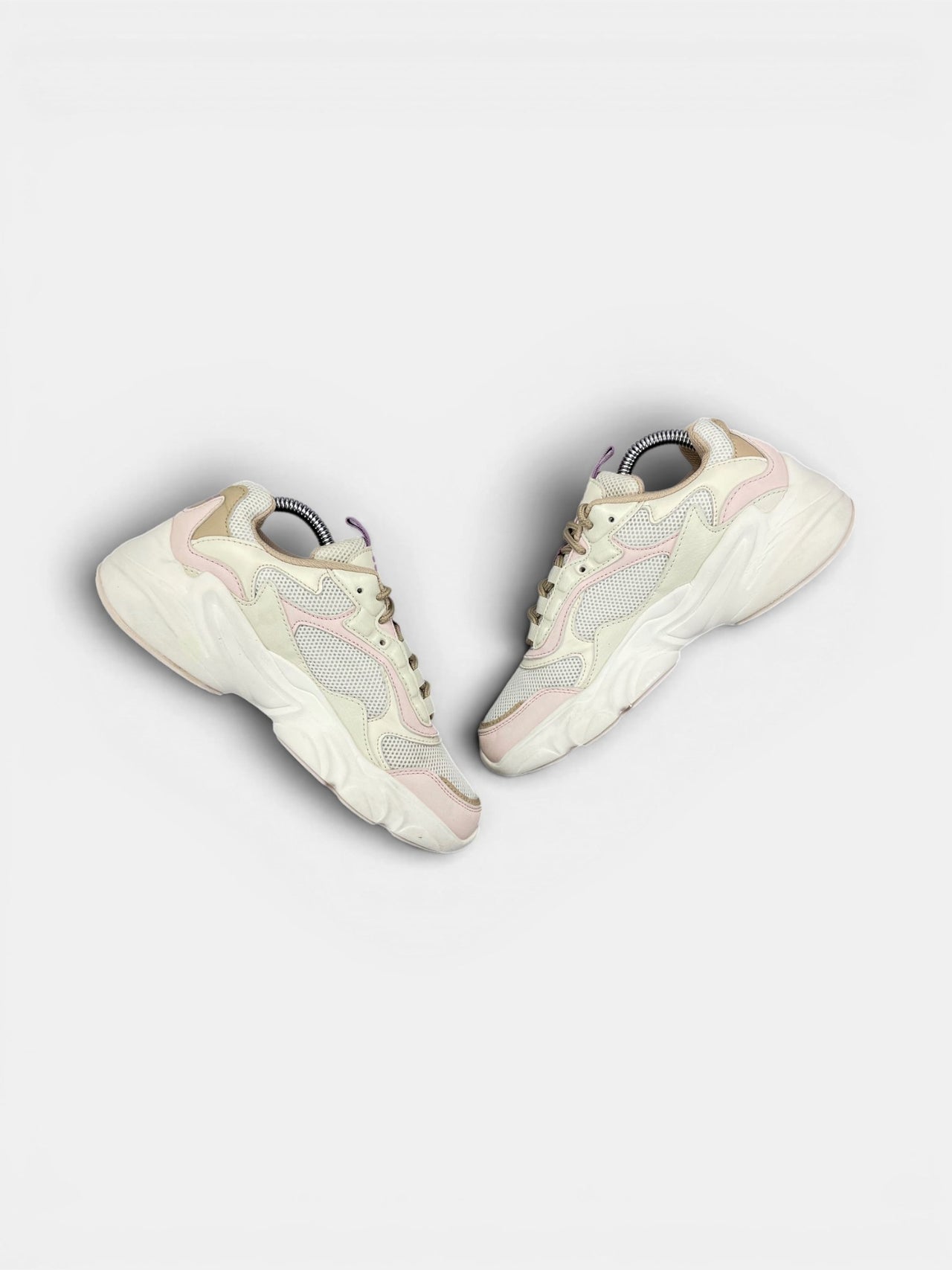 Fila Collene Cb — buty sportowe damskie w bardzo dobrym stanie rozmiar 36, zewnętrzny panel prawego buta