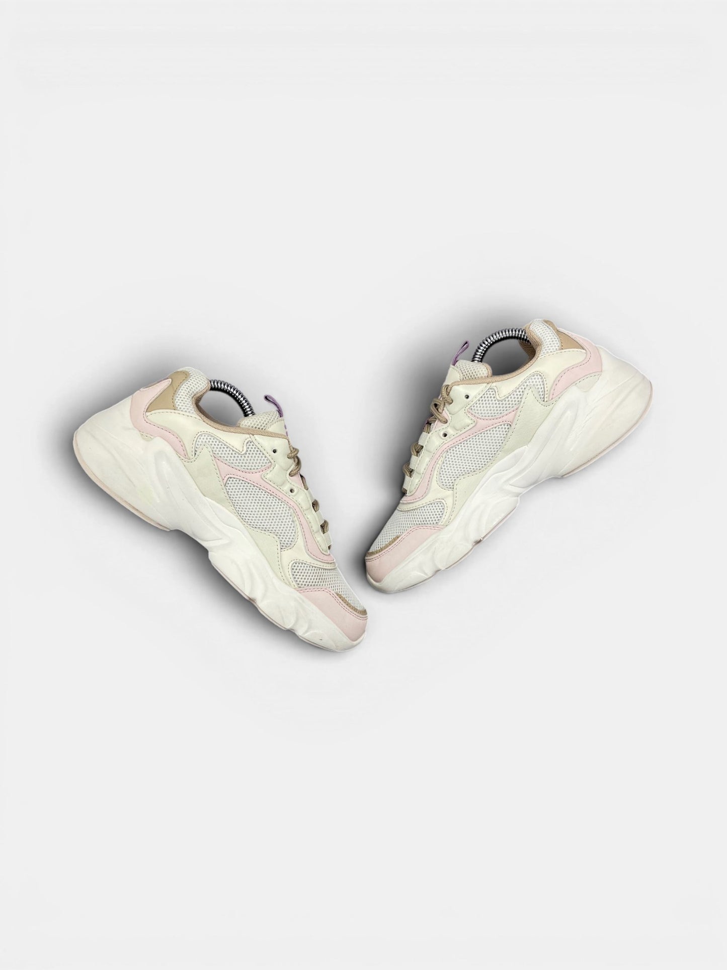Fila Collene Cb — buty sportowe damskie w bardzo dobrym stanie rozmiar 36, zewnętrzny panel prawego buta