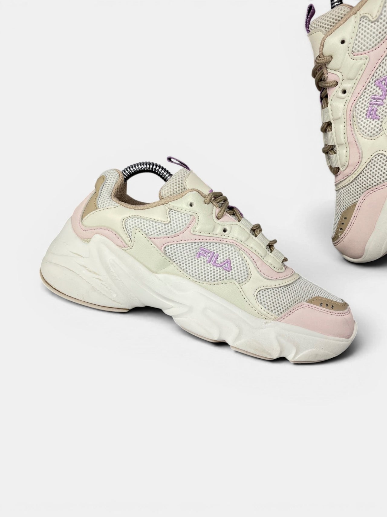 Fila Collene Cb — buty sportowe damskie w bardzo dobrym stanie rozmiar 36, zewnętrzny panel lewego buta